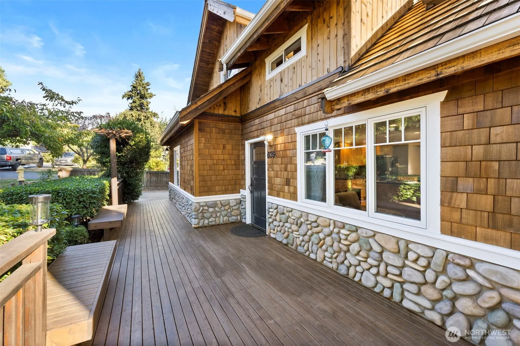 639 12th Avenue , Kirkland, WA 98033-5114