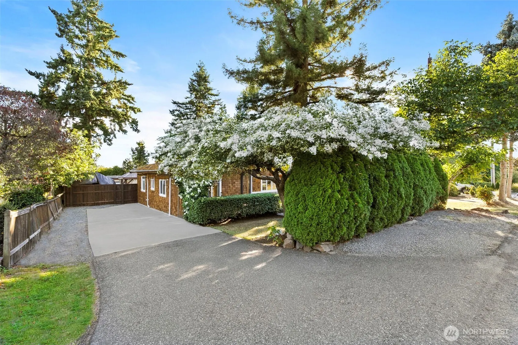 639 12th Avenue , Kirkland, WA 98033-5114