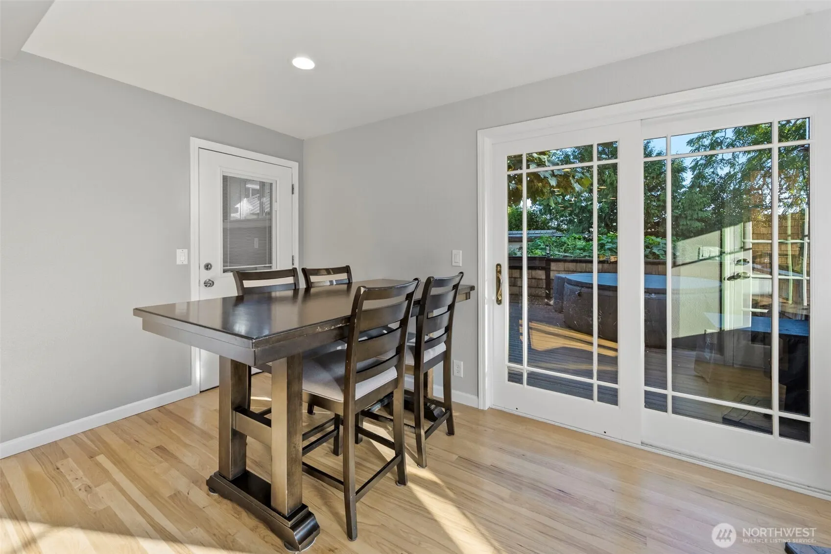 639 12th Avenue , Kirkland, WA 98033-5114