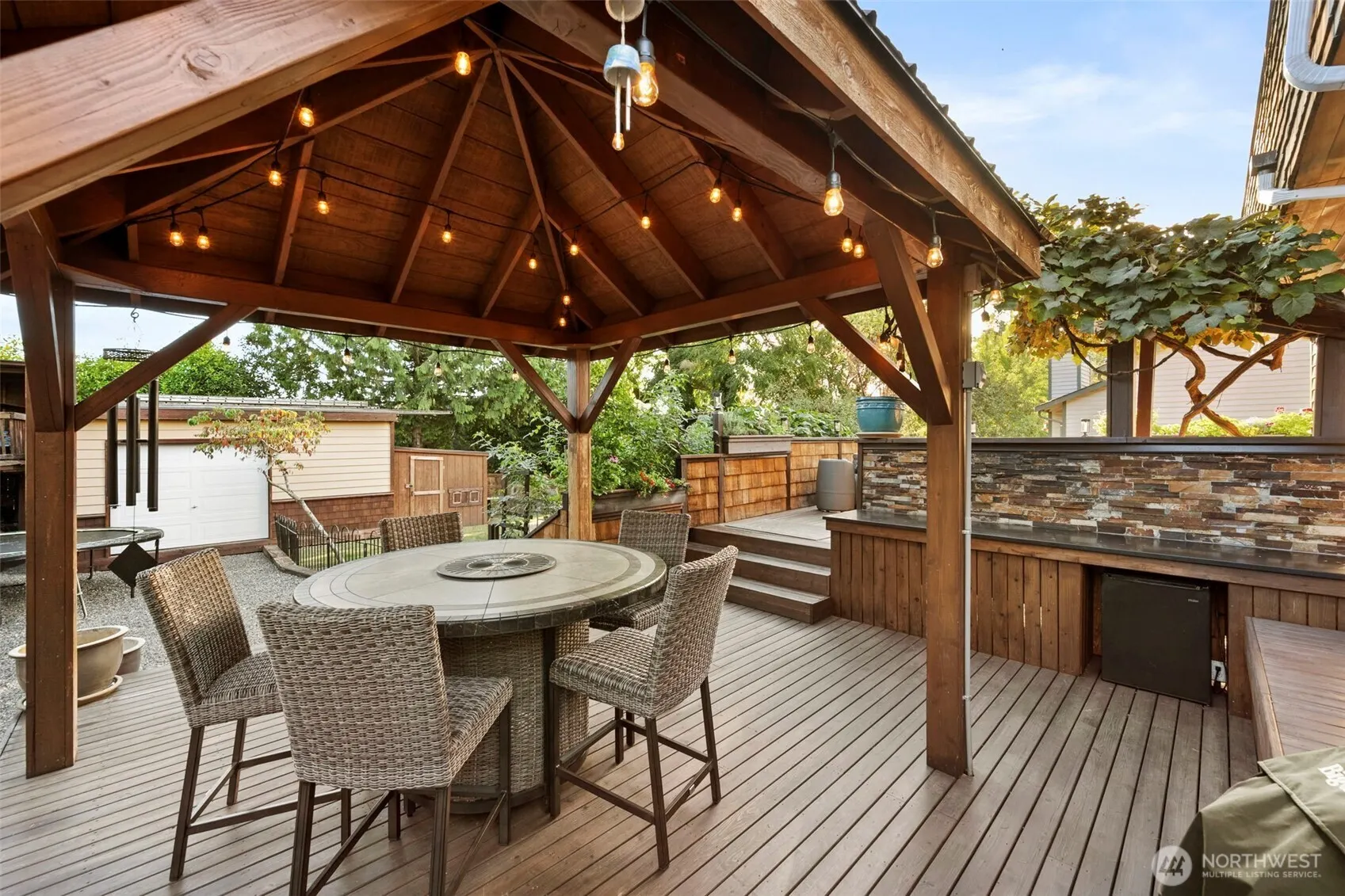 639 12th Avenue , Kirkland, WA 98033-5114