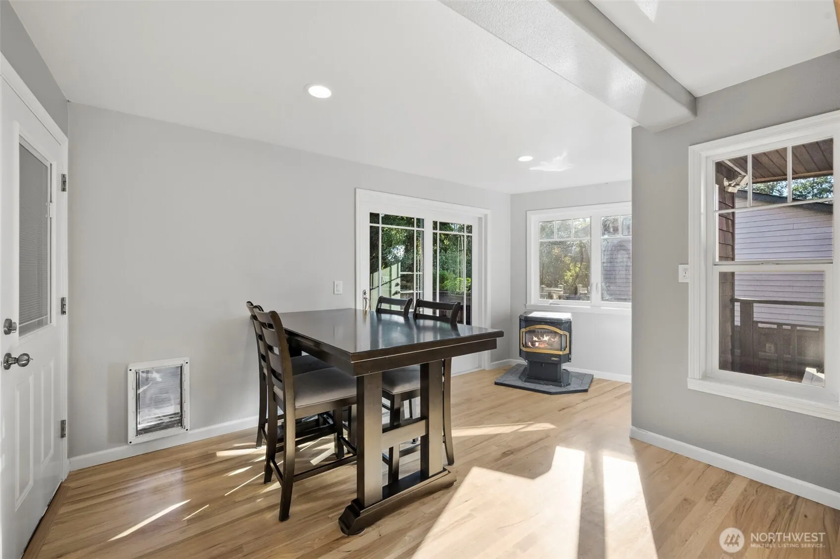 639 12th Avenue , Kirkland, WA 98033-5114
