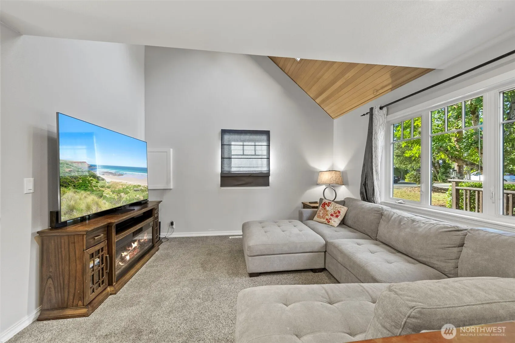 639 12th Avenue , Kirkland, WA 98033-5114