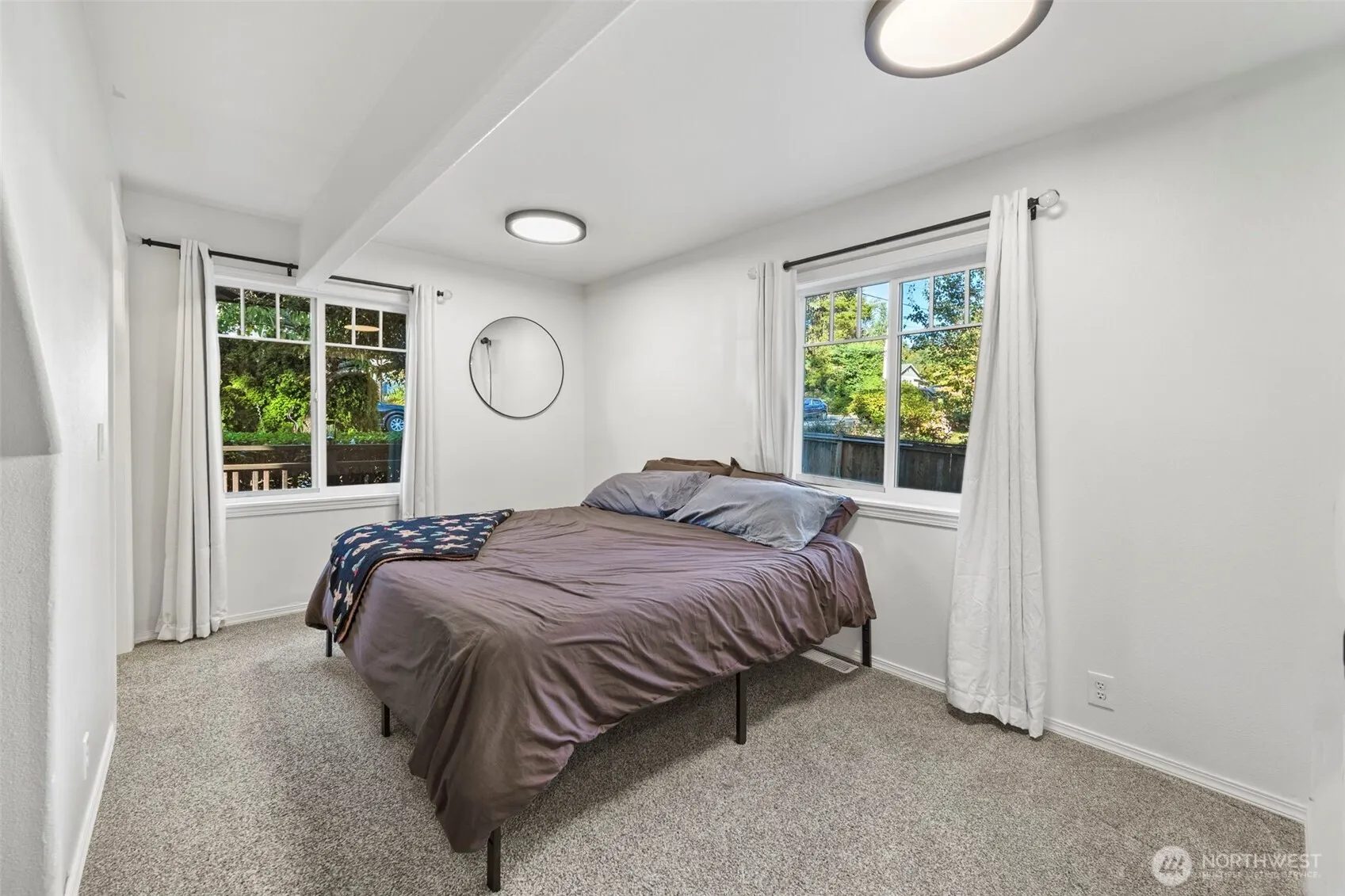 639 12th Avenue , Kirkland, WA 98033-5114