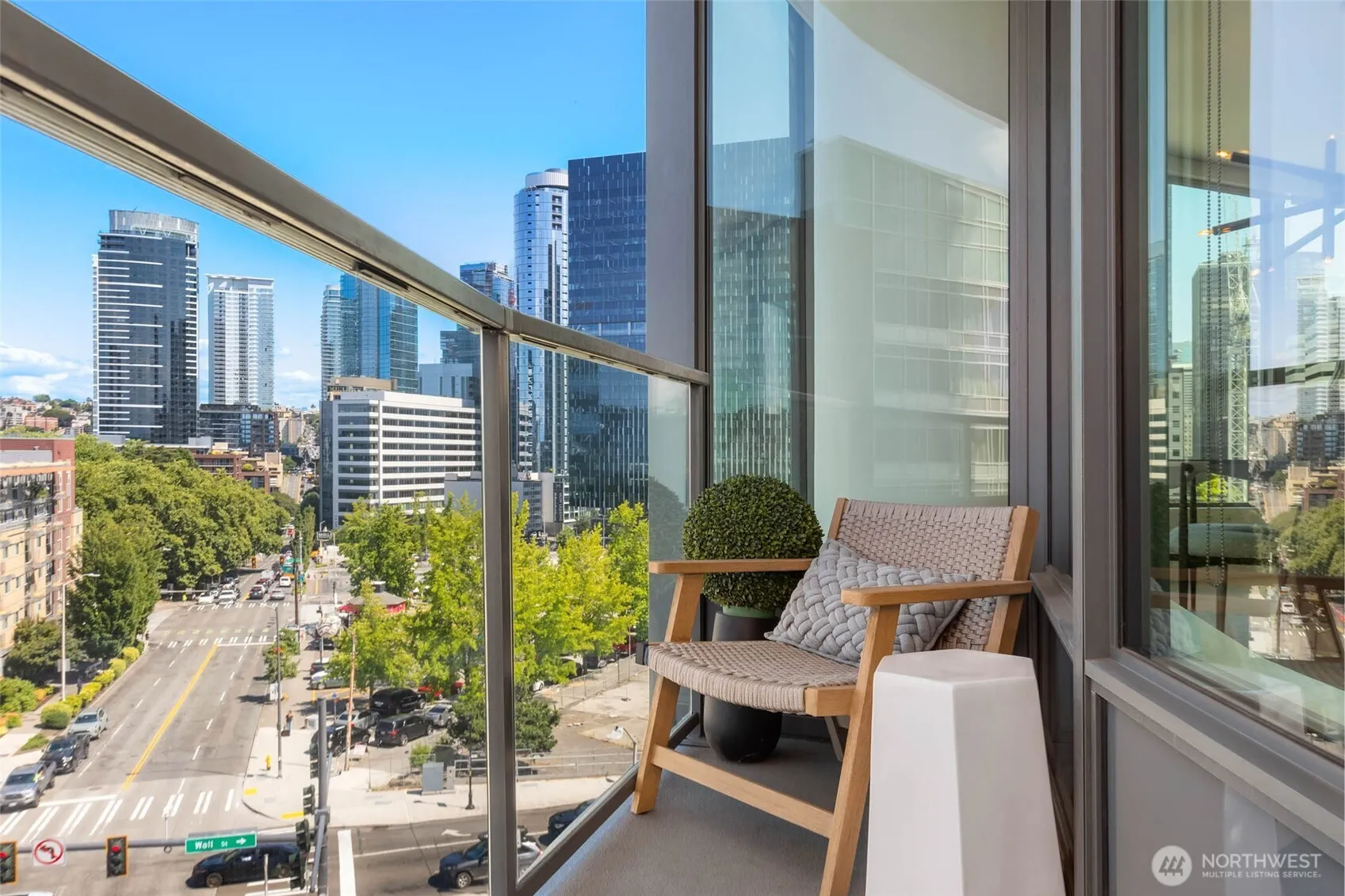 2510 6th Avenue #402, Seattle, WA 98121