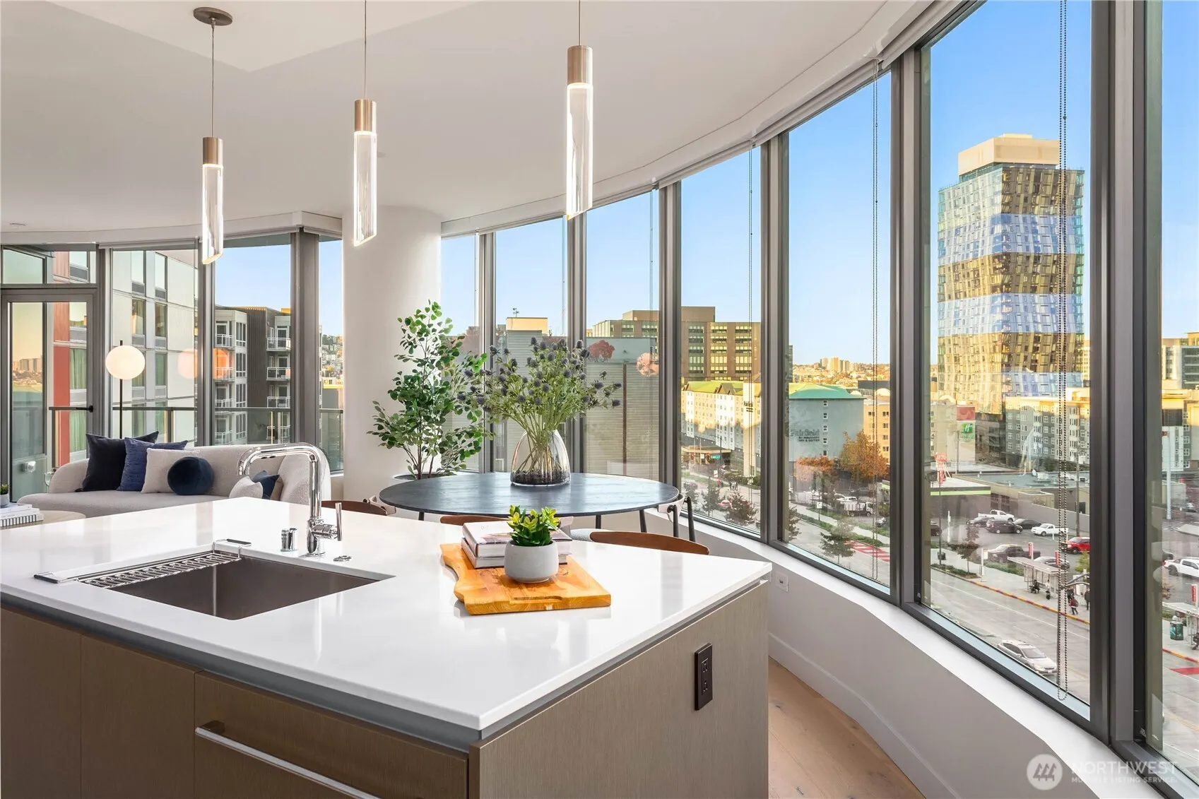 2510 6th Avenue #402, Seattle, WA 98121
