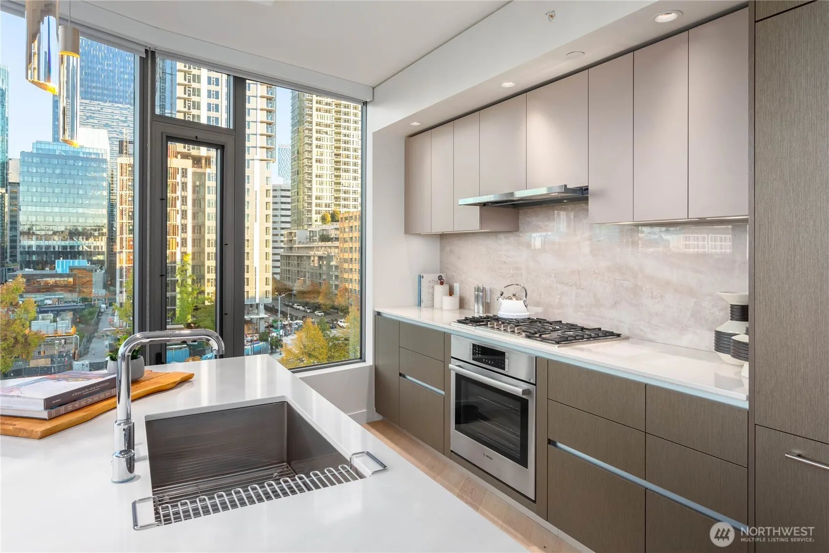 2510 6th Avenue #402, Seattle, WA 98121