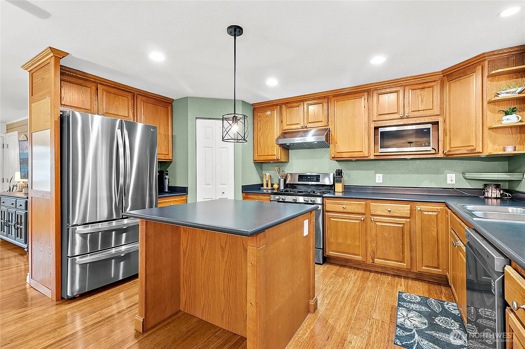 11812 SE 253rd Street , Kent, WA 98030