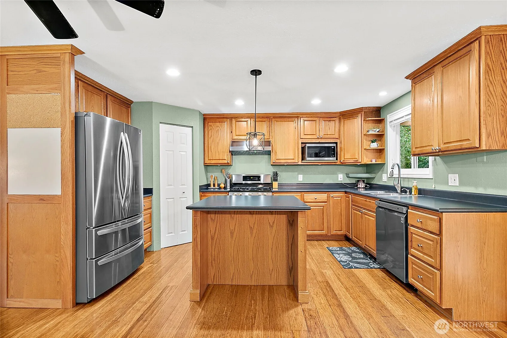 11812 SE 253rd Street , Kent, WA 98030