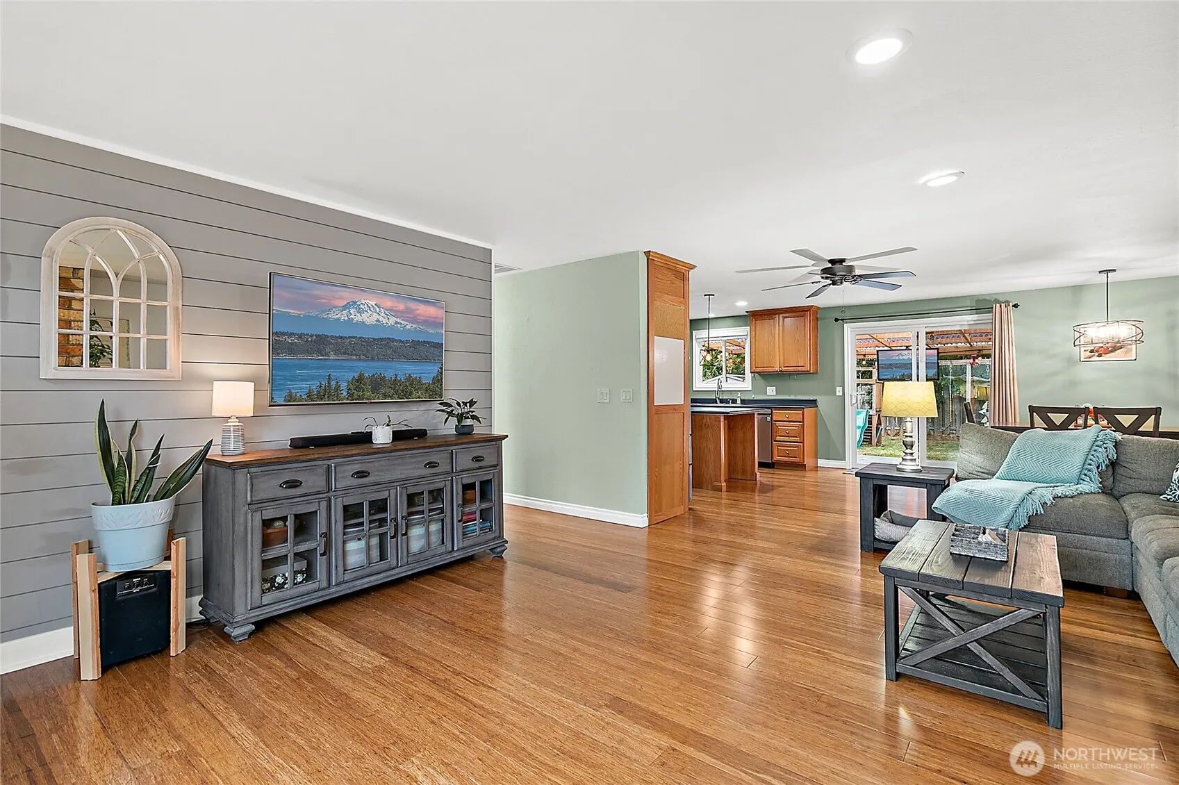 11812 SE 253rd Street , Kent, WA 98030