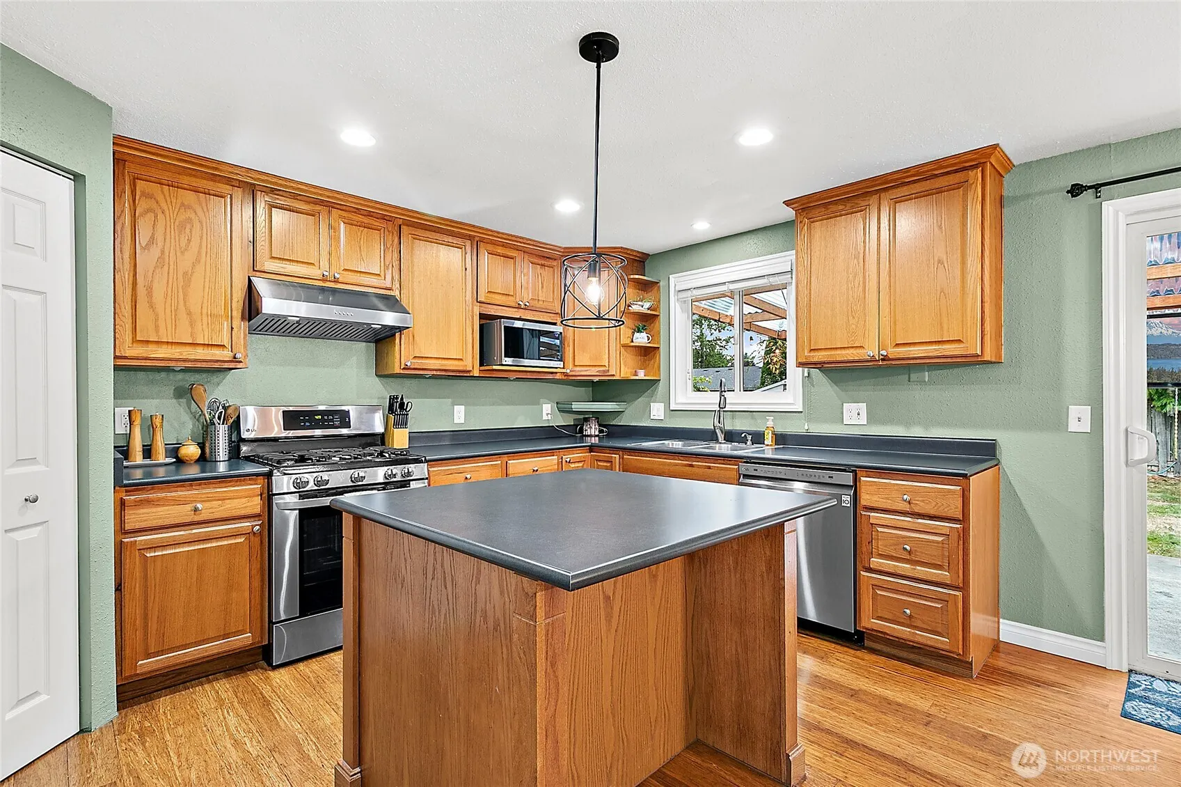 11812 SE 253rd Street , Kent, WA 98030