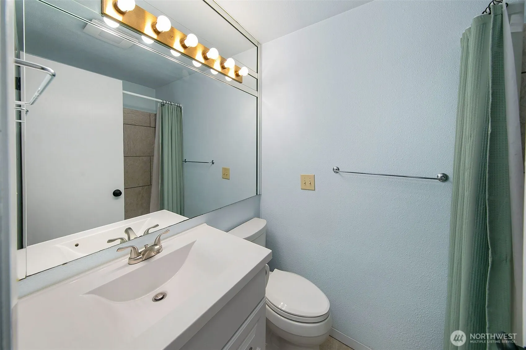 733 Lake Street S #305, Kirkland, WA 98033