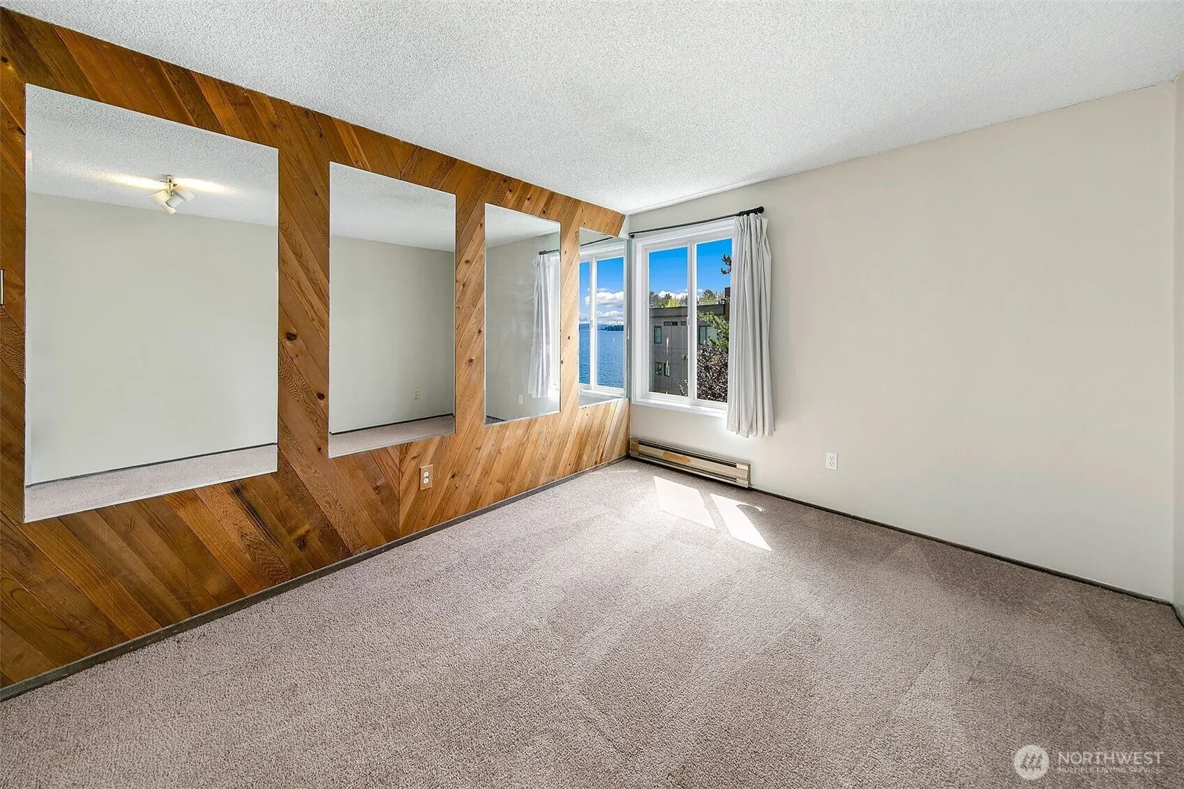 733 Lake Street S #305, Kirkland, WA 98033