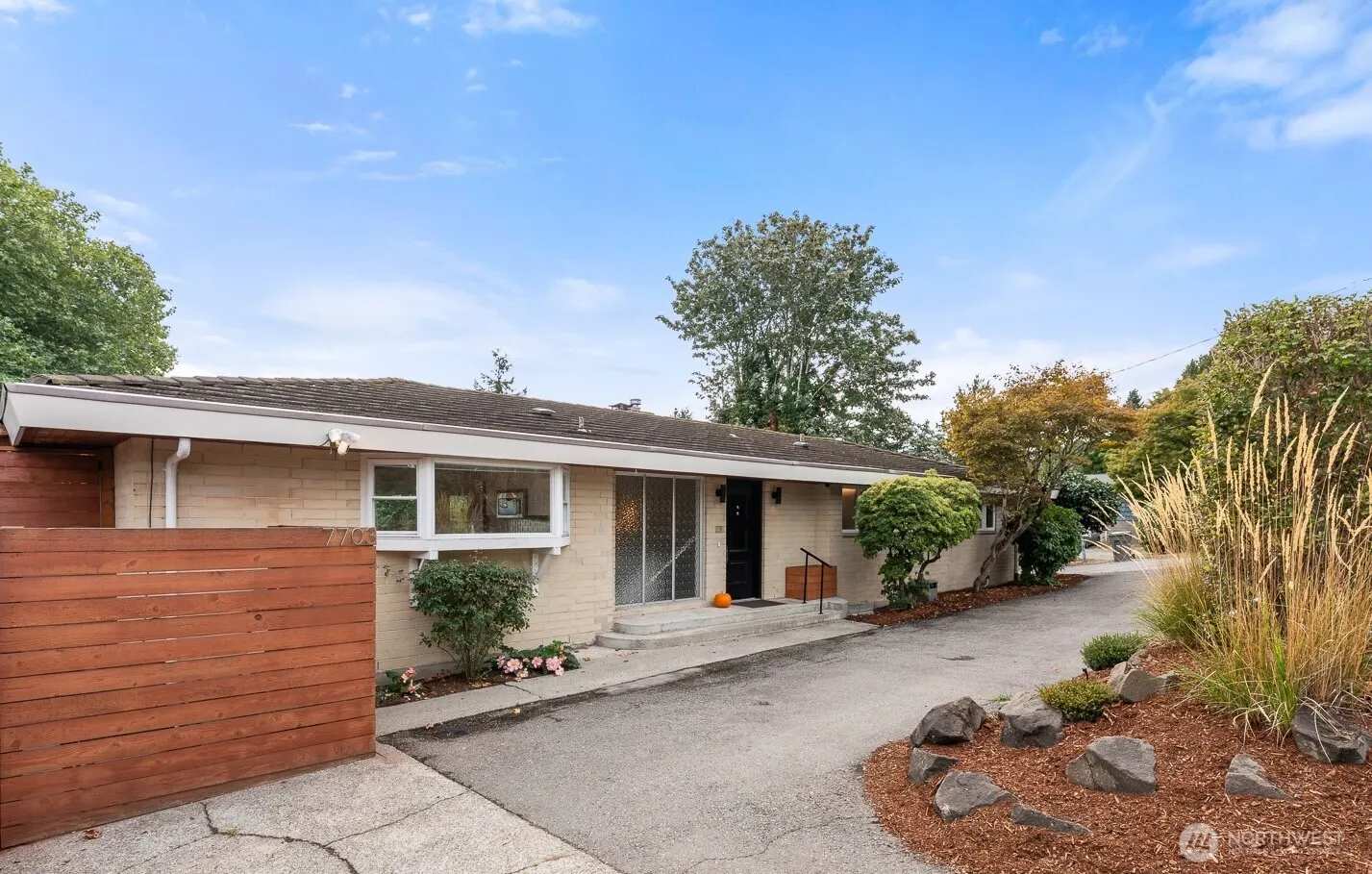 7703 S 128th Street , Seattle, WA 98178