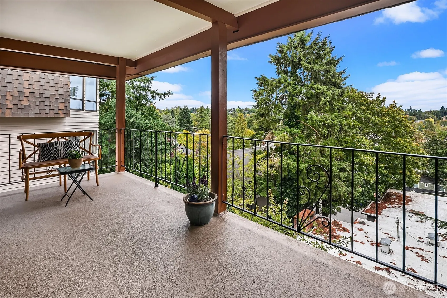 5220 21st Avenue NE #1, Seattle, WA 98105