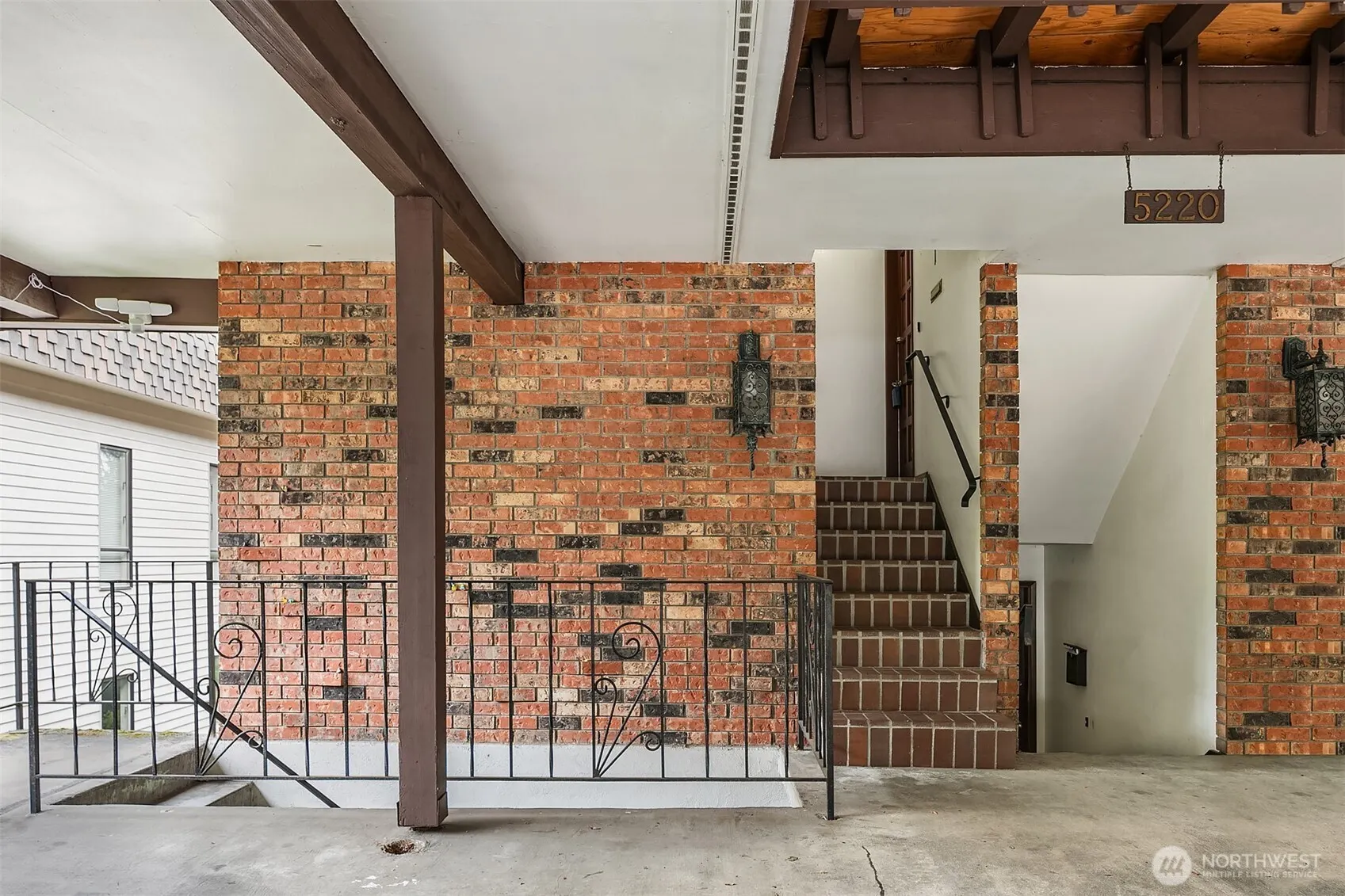 5220 21st Avenue NE #1, Seattle, WA 98105