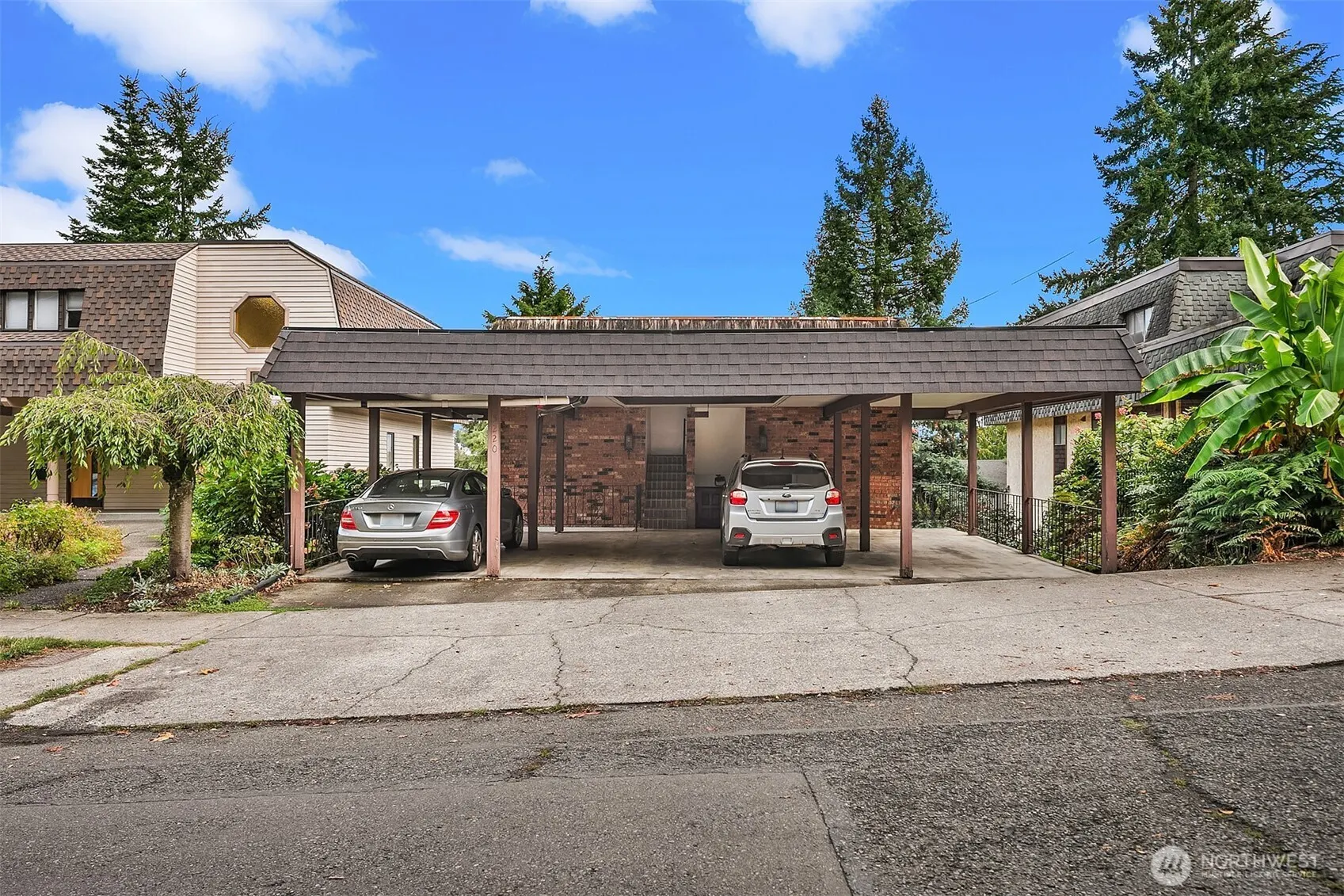 5220 21st Avenue NE #1, Seattle, WA 98105