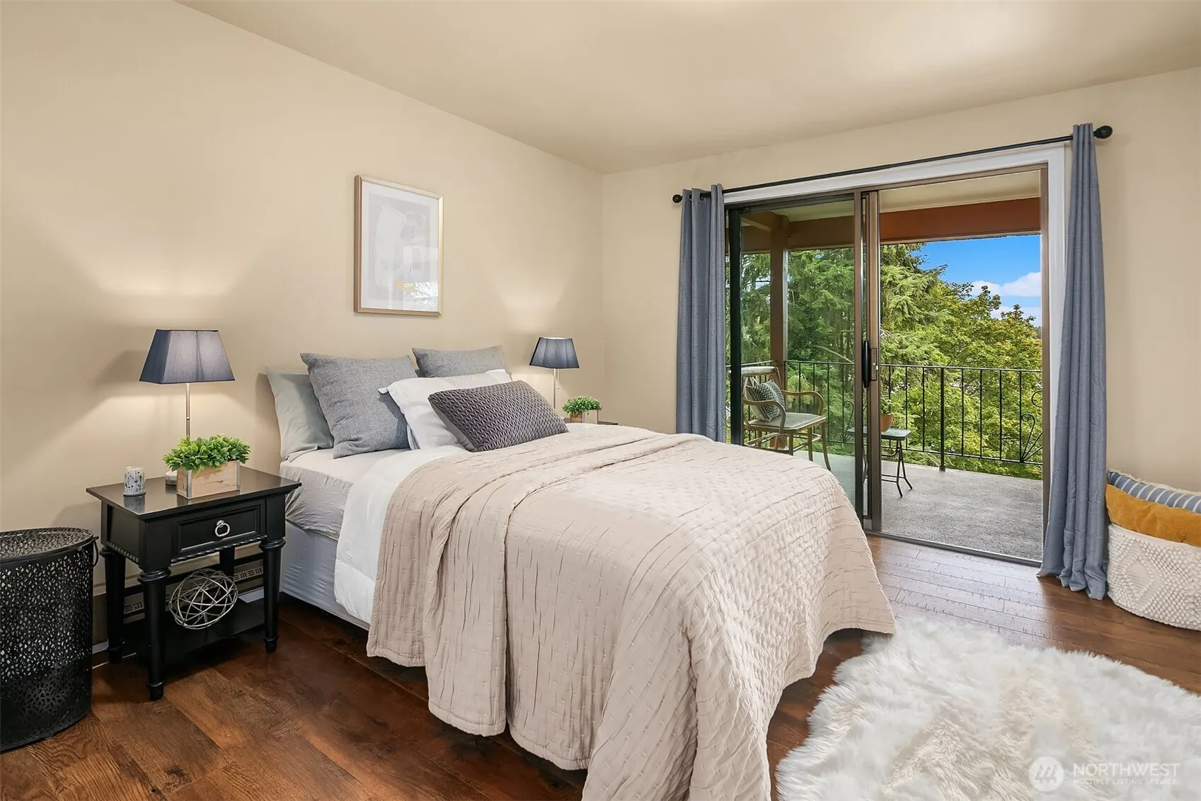 5220 21st Avenue NE #1, Seattle, WA 98105