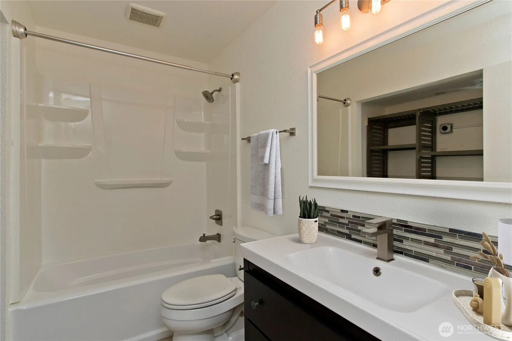 12515 NE 145th Place #D127, Kirkland, WA 98034