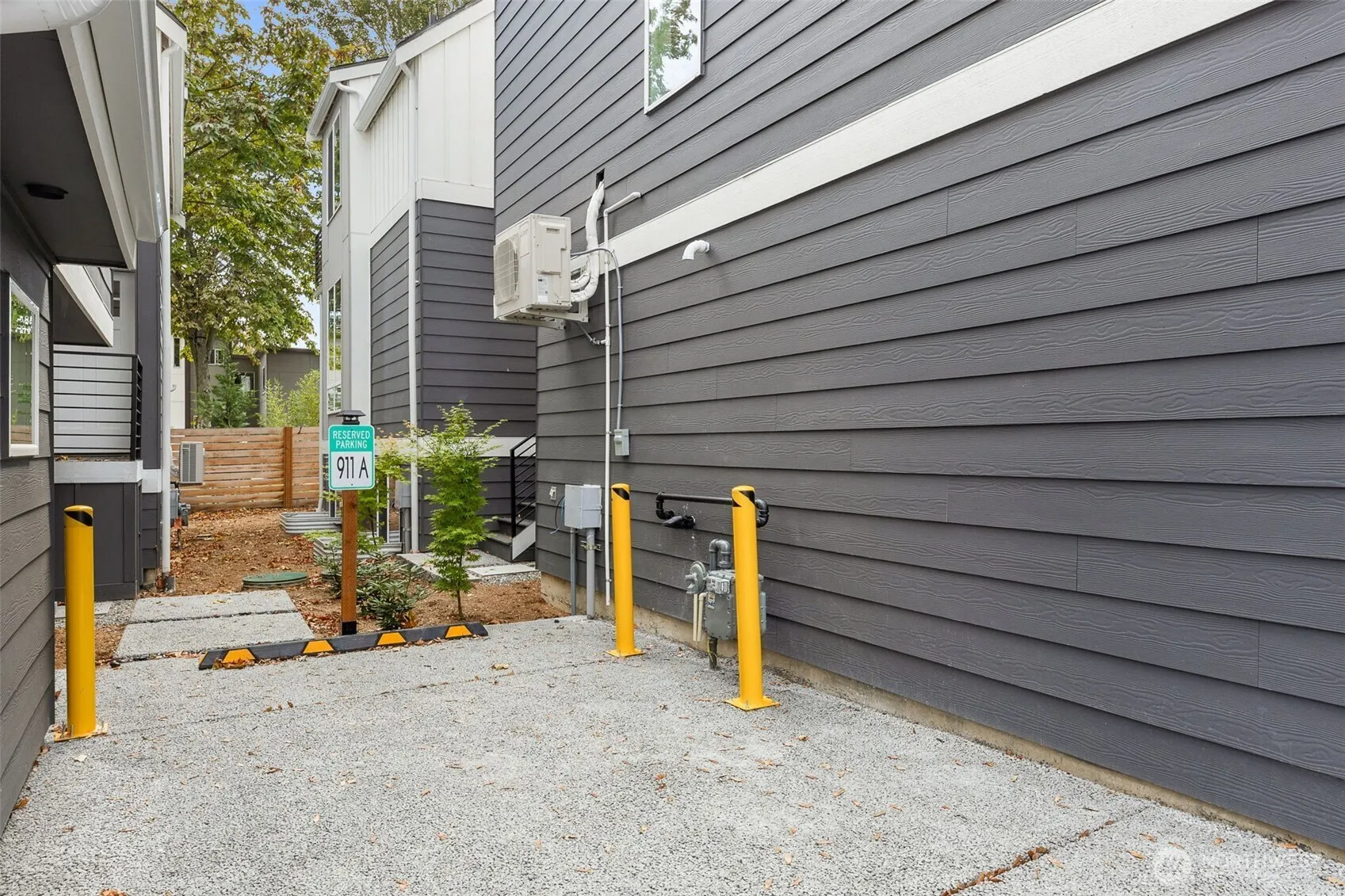 911 N 98th Street #A, Seattle, WA 98103
