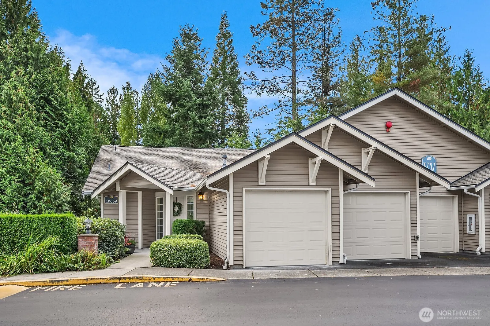 18669 NE 55th Way , Redmond, WA 98052