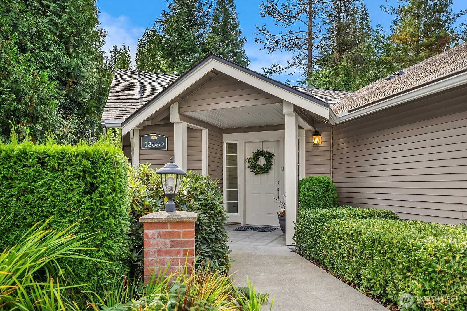 18669 NE 55th Way , Redmond, WA 98052