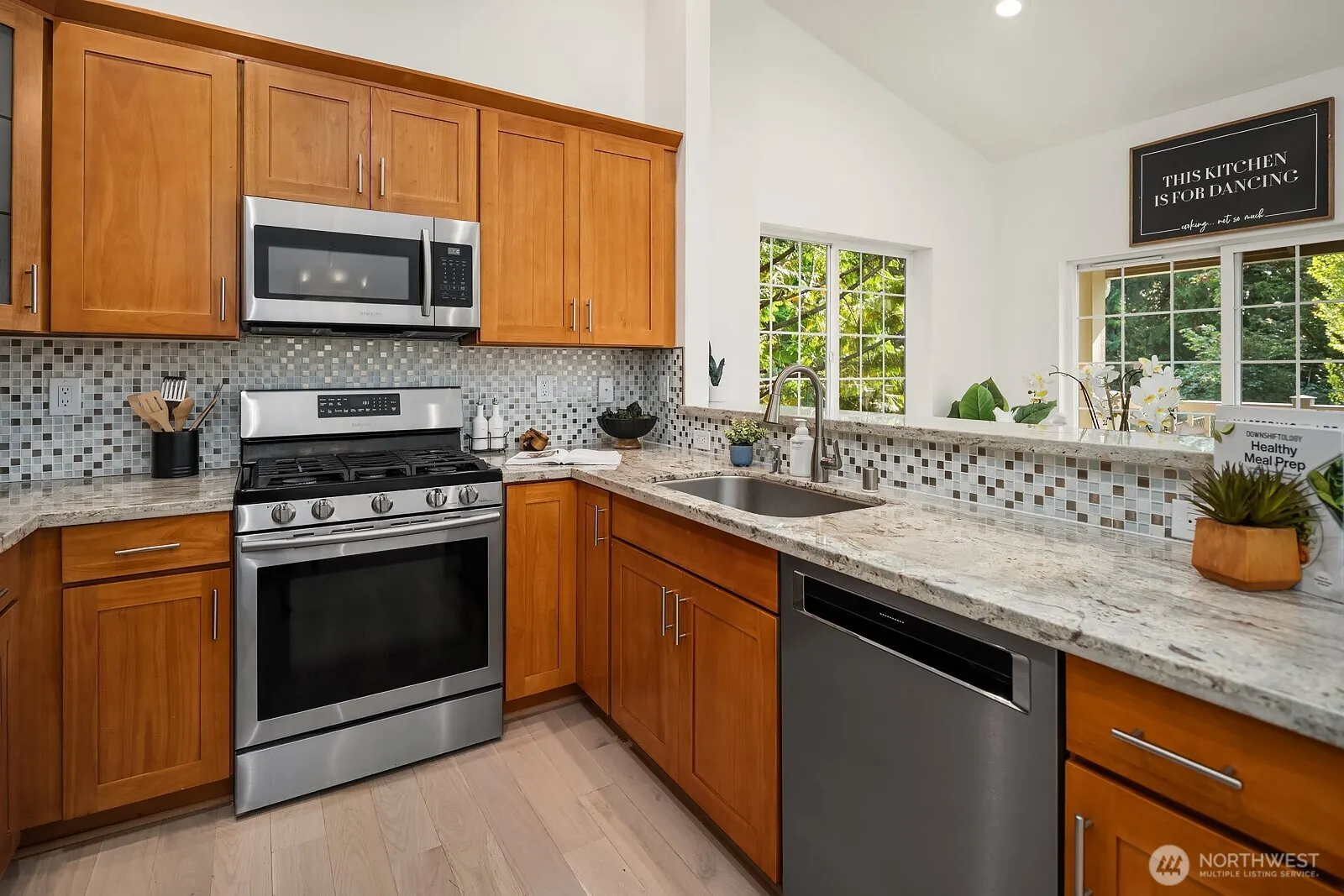 18669 NE 55th Way , Redmond, WA 98052