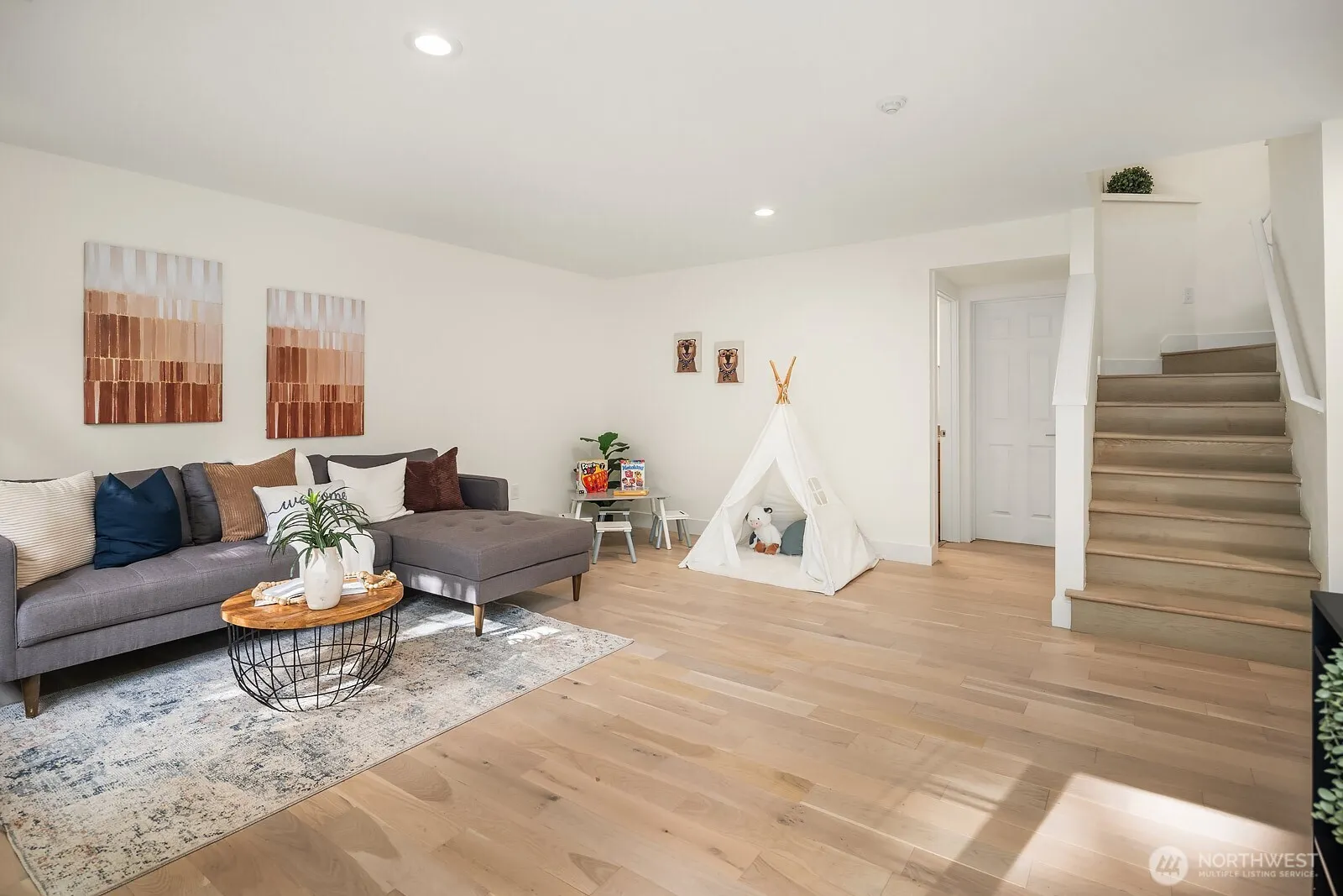 18669 NE 55th Way , Redmond, WA 98052