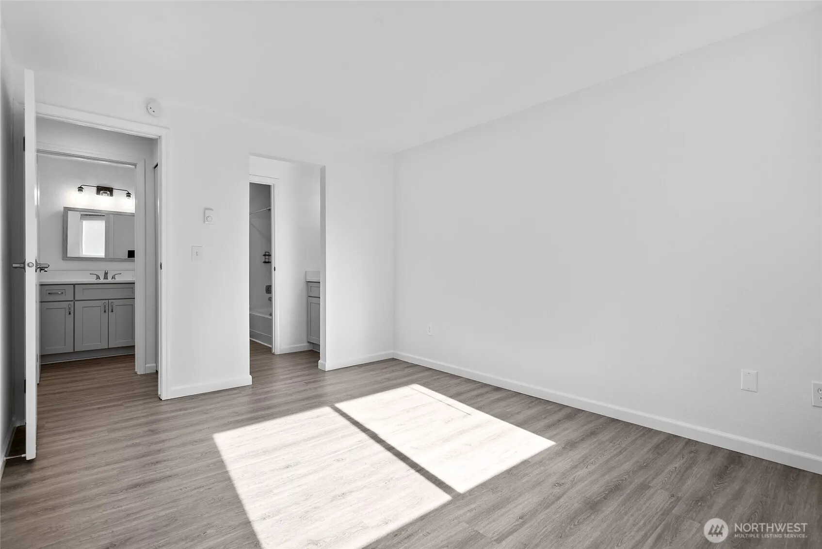 12719 NE 116th Street #E302, Kirkland, WA 98034