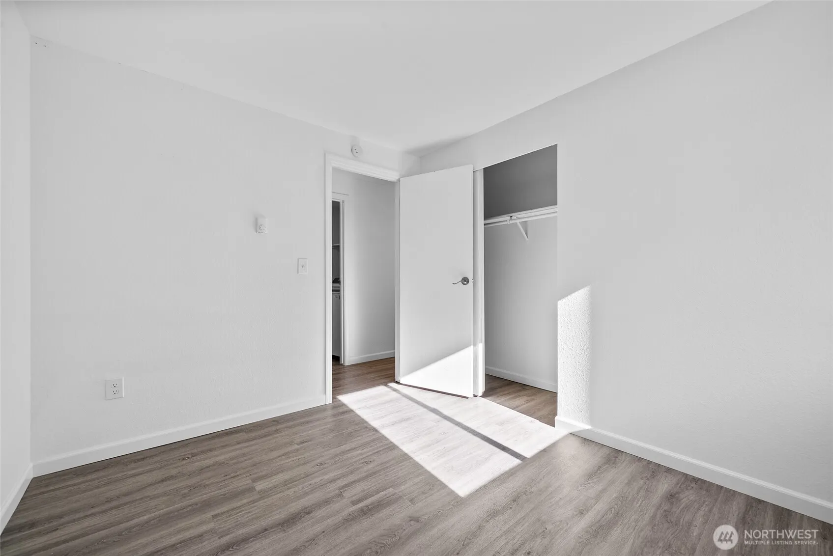 12719 NE 116th Street #E302, Kirkland, WA 98034