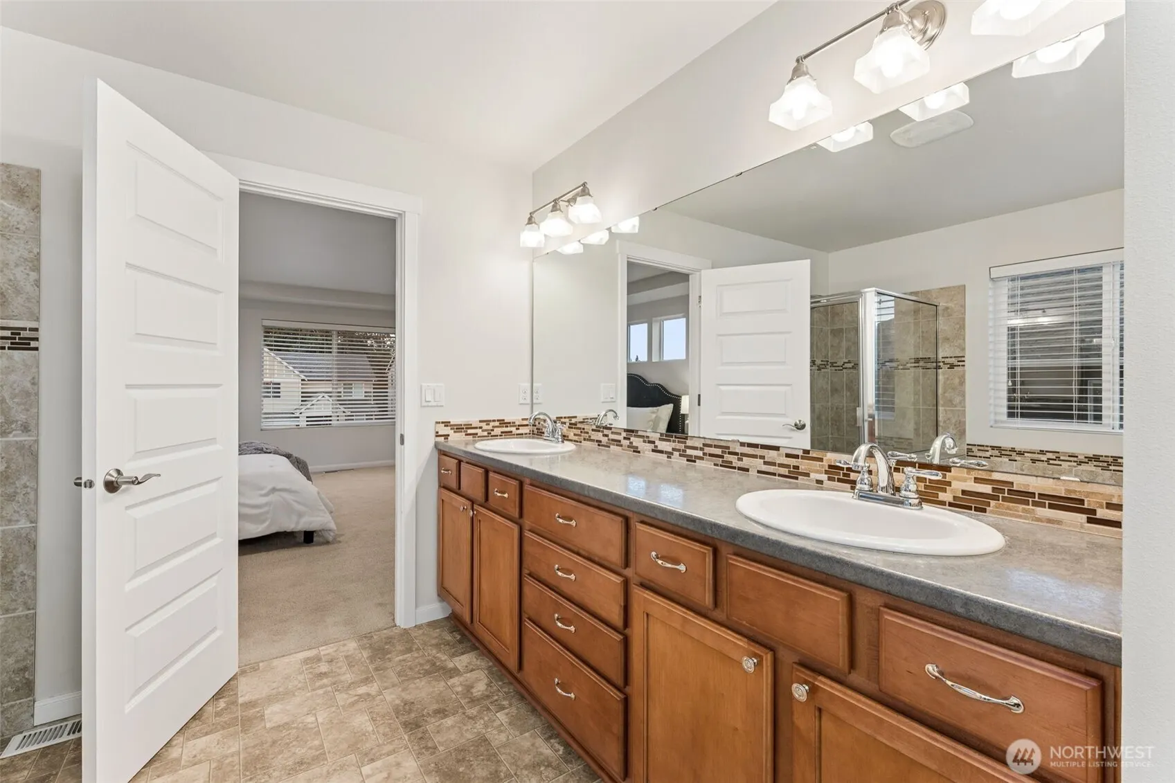 9526 S 235th Place , Kent, WA 98031