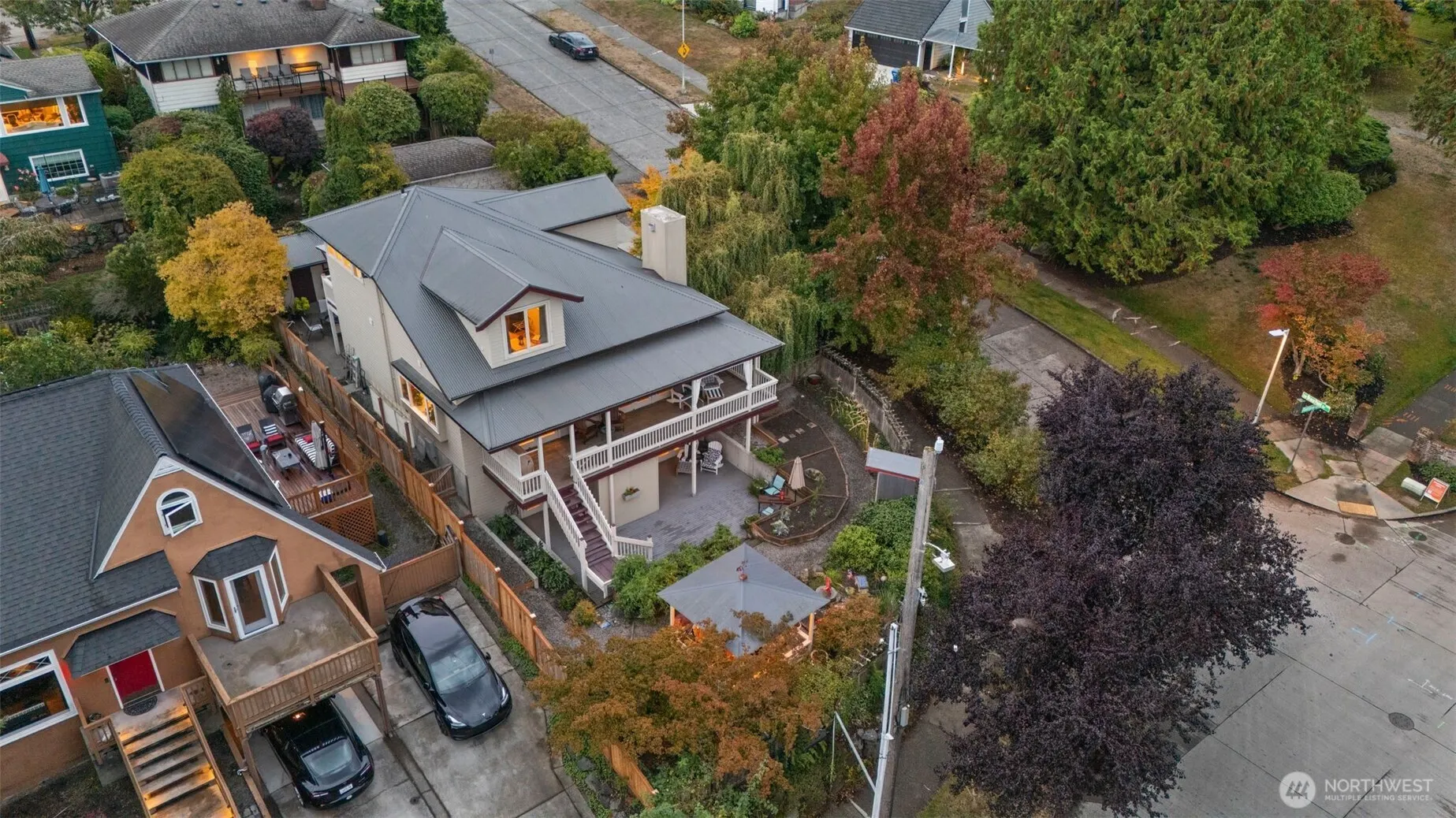 4712 SW Brace Point Drive , Seattle, WA 98136-2612