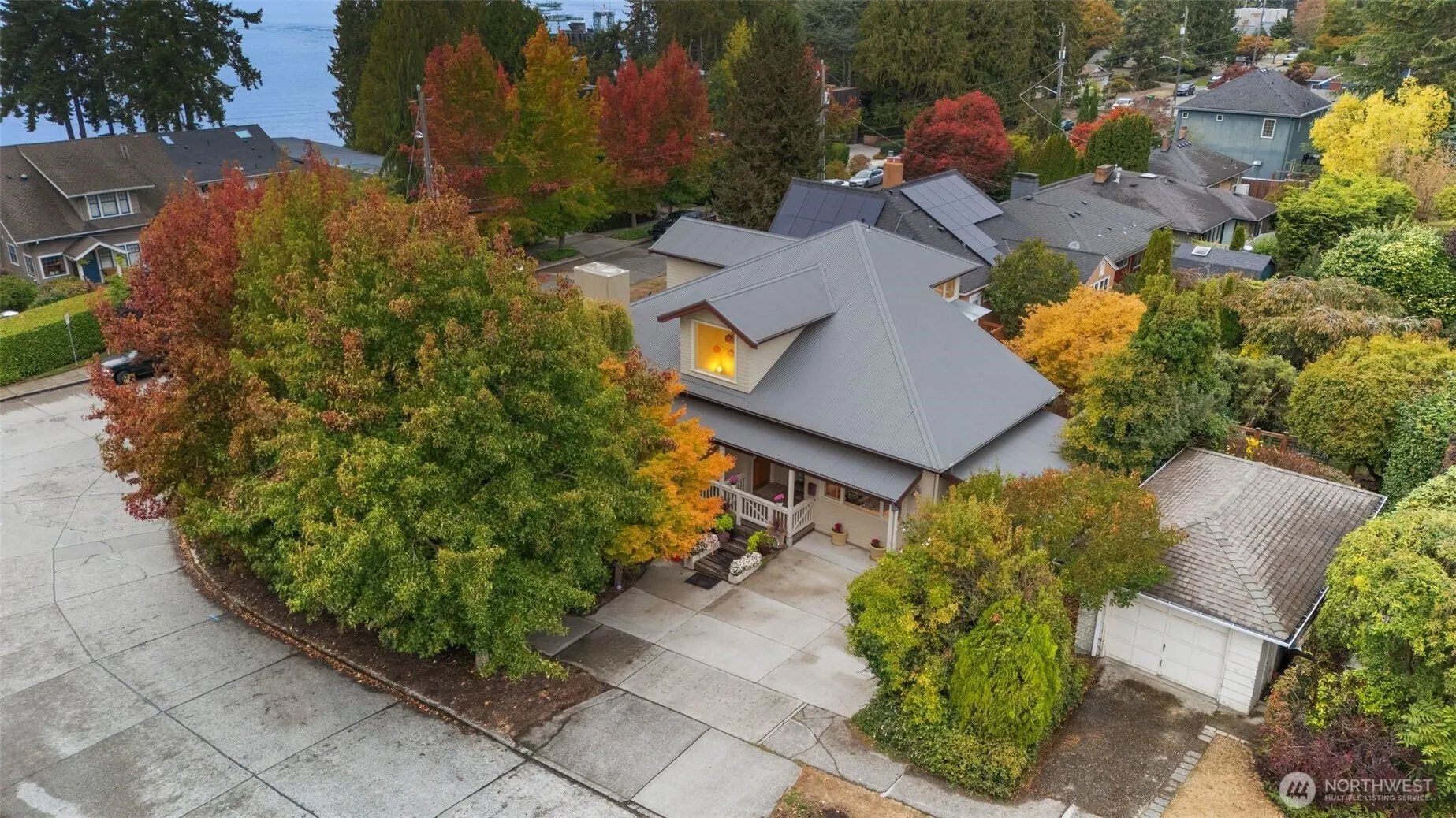 4712 SW Brace Point Drive , Seattle, WA 98136-2612
