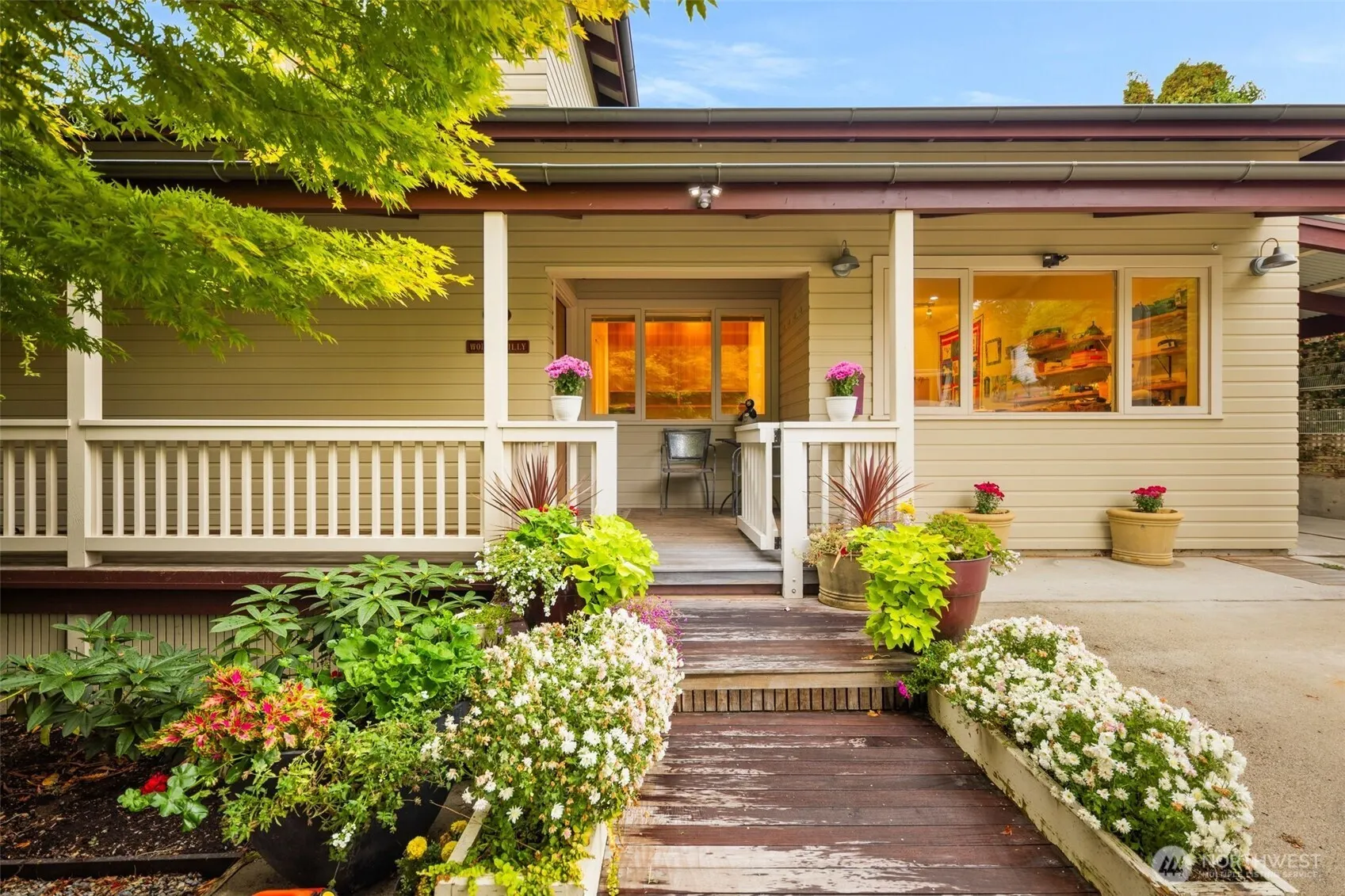 4712 SW Brace Point Drive , Seattle, WA 98136-2612