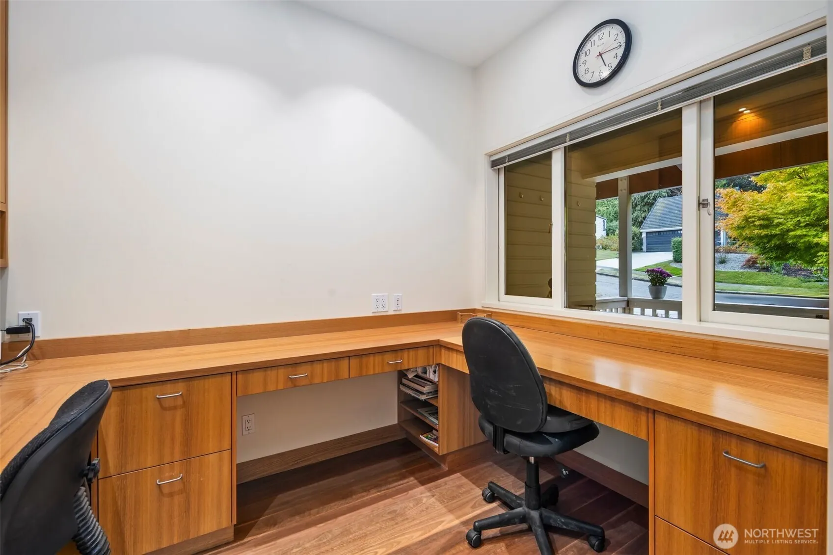 4712 SW Brace Point Drive , Seattle, WA 98136-2612
