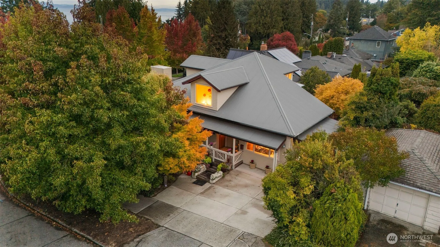 4712 SW Brace Point Drive , Seattle, WA 98136-2612