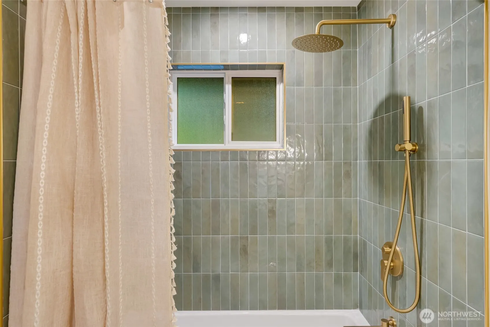 1424 150th Avenue SE, Bellevue, WA 98007