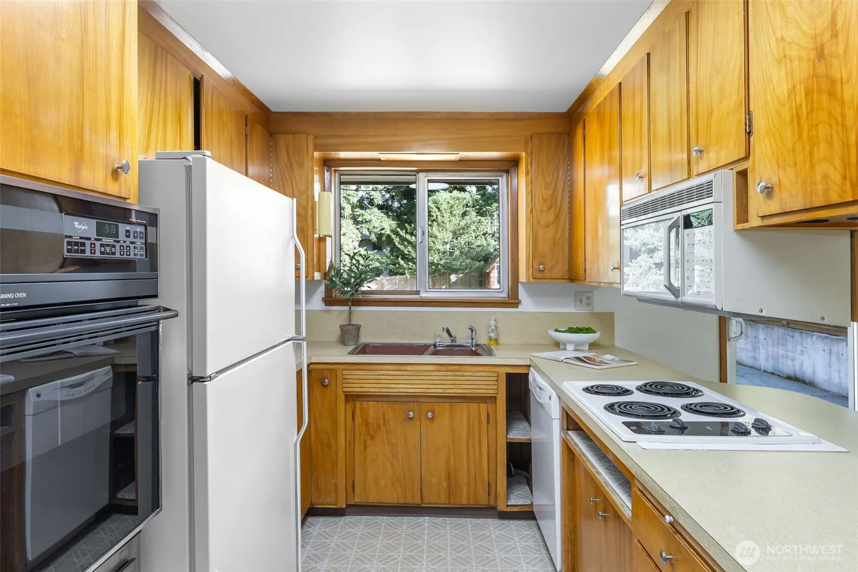 836 SW 128th Street , Seattle, WA 98146