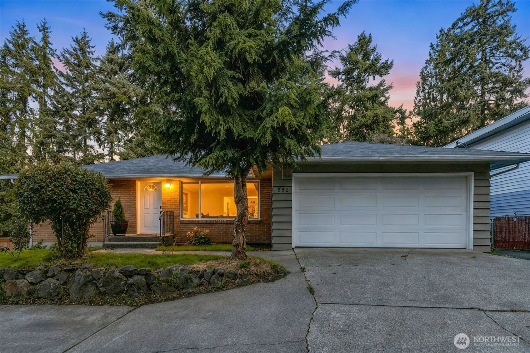 836 SW 128th Street , Seattle, WA 98146