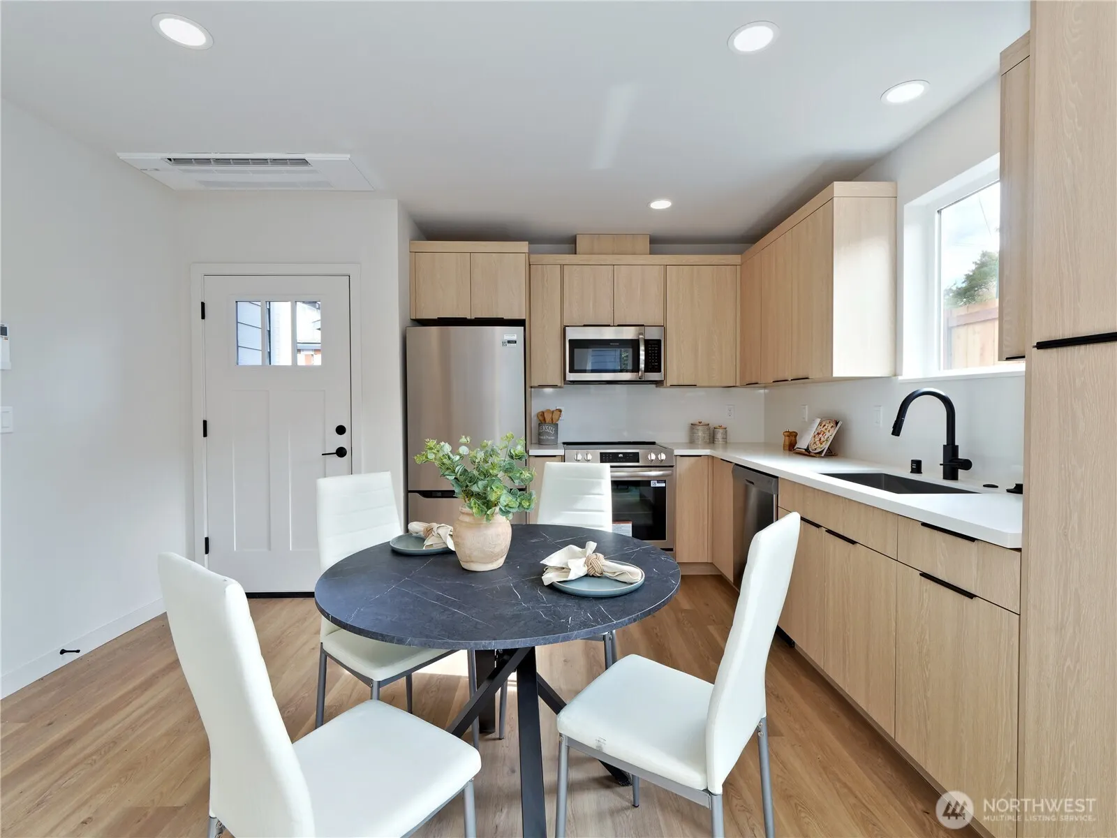 6918 Flora Avenue S, Seattle, WA 98108