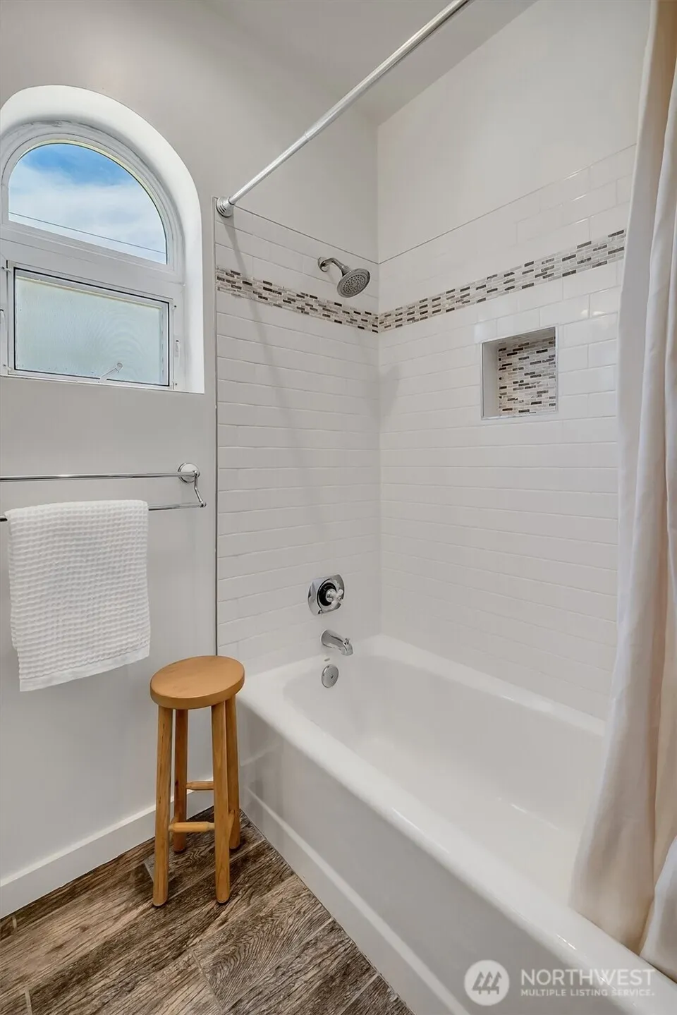 321 W Garfield , Seattle, WA 98119