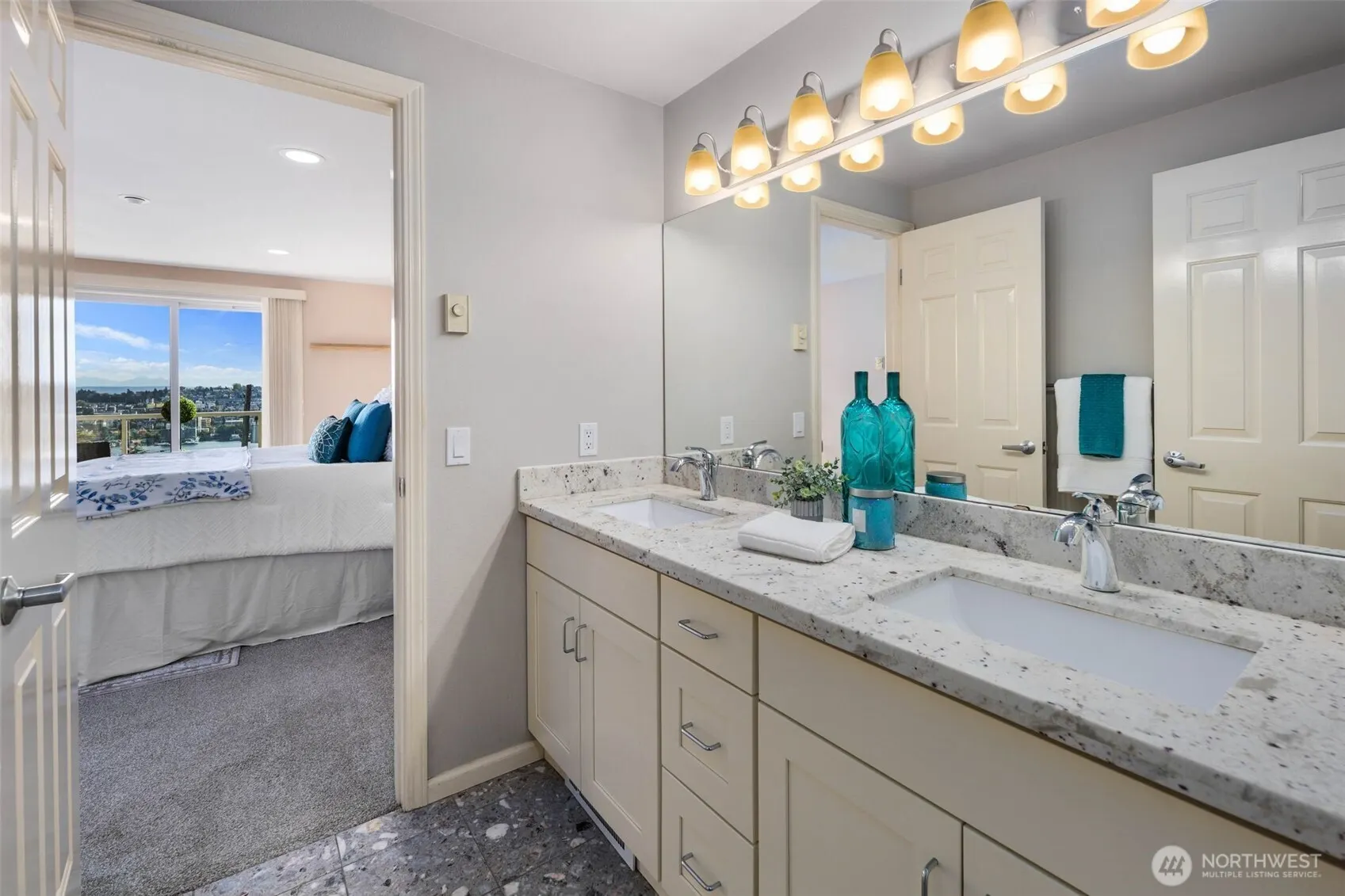 559 McGraw Street #402, Seattle, WA 98109