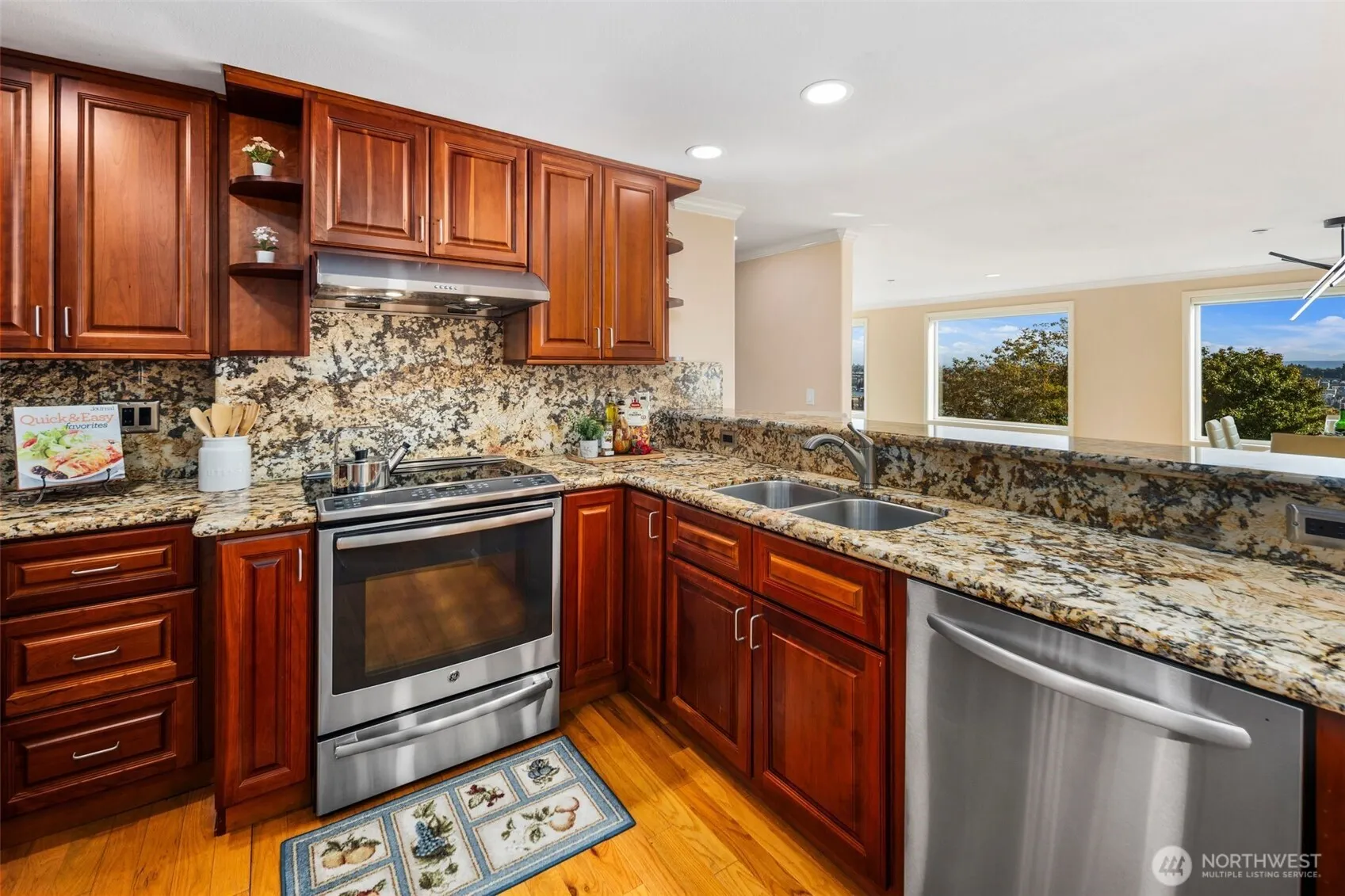 559 McGraw Street #402, Seattle, WA 98109