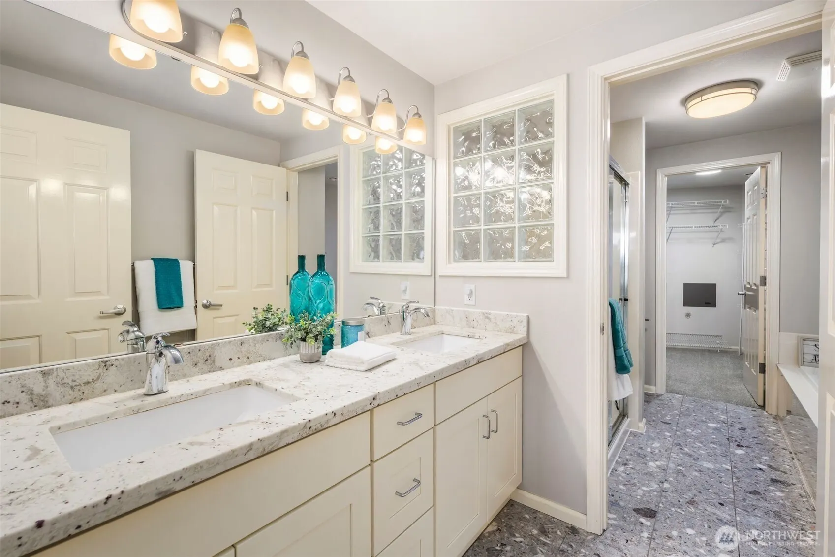 559 McGraw Street #402, Seattle, WA 98109