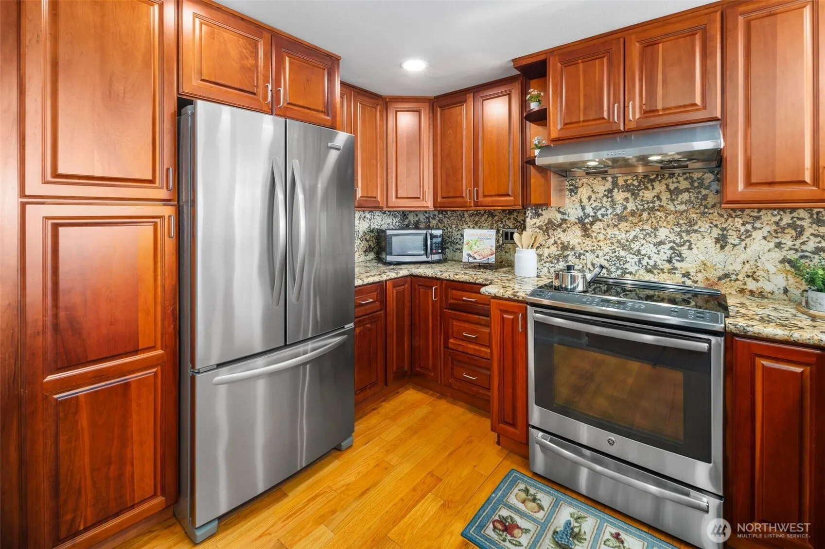 559 McGraw Street #402, Seattle, WA 98109