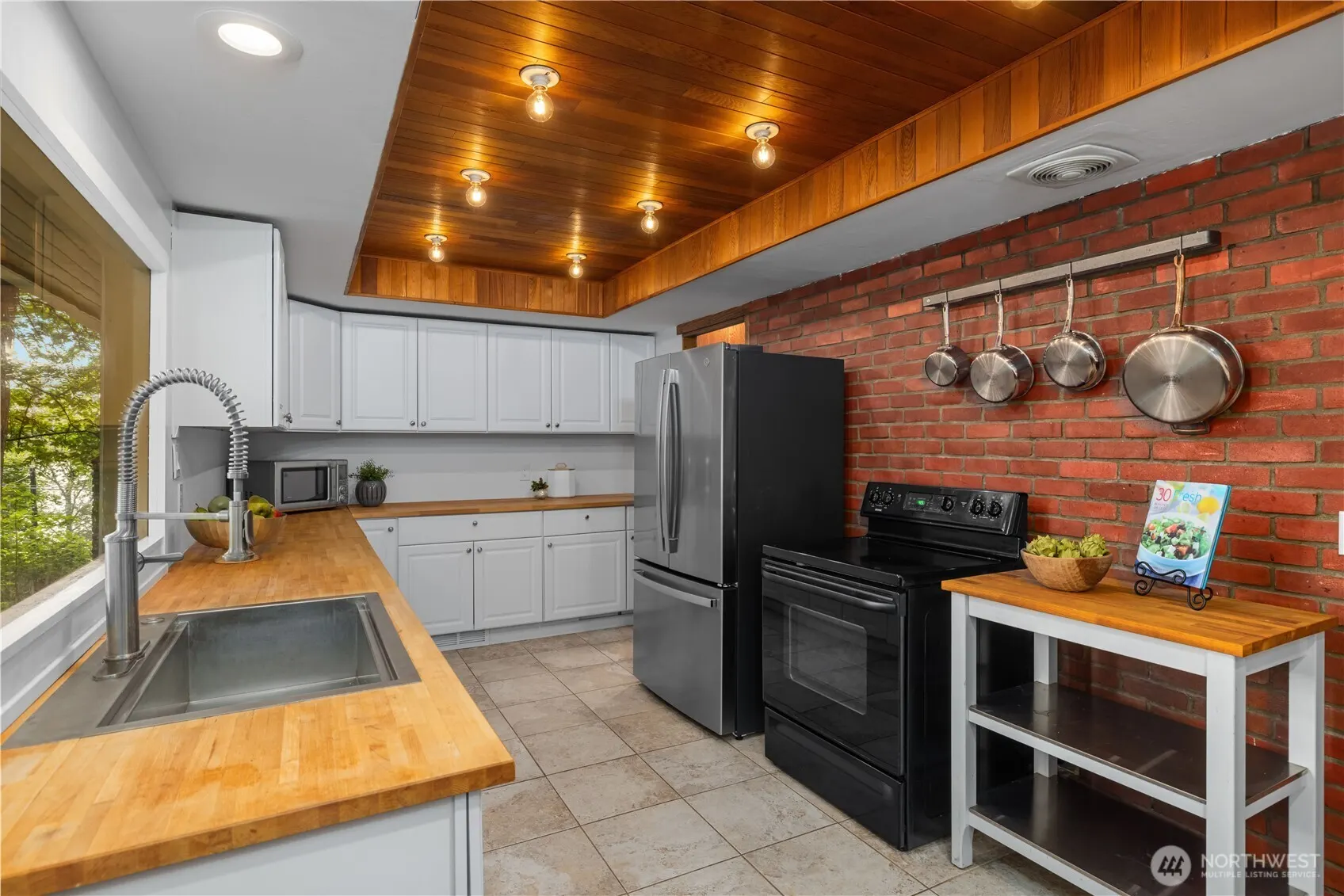 2008 E Lake Sammamish Parkway NE, Sammamish, WA 98074