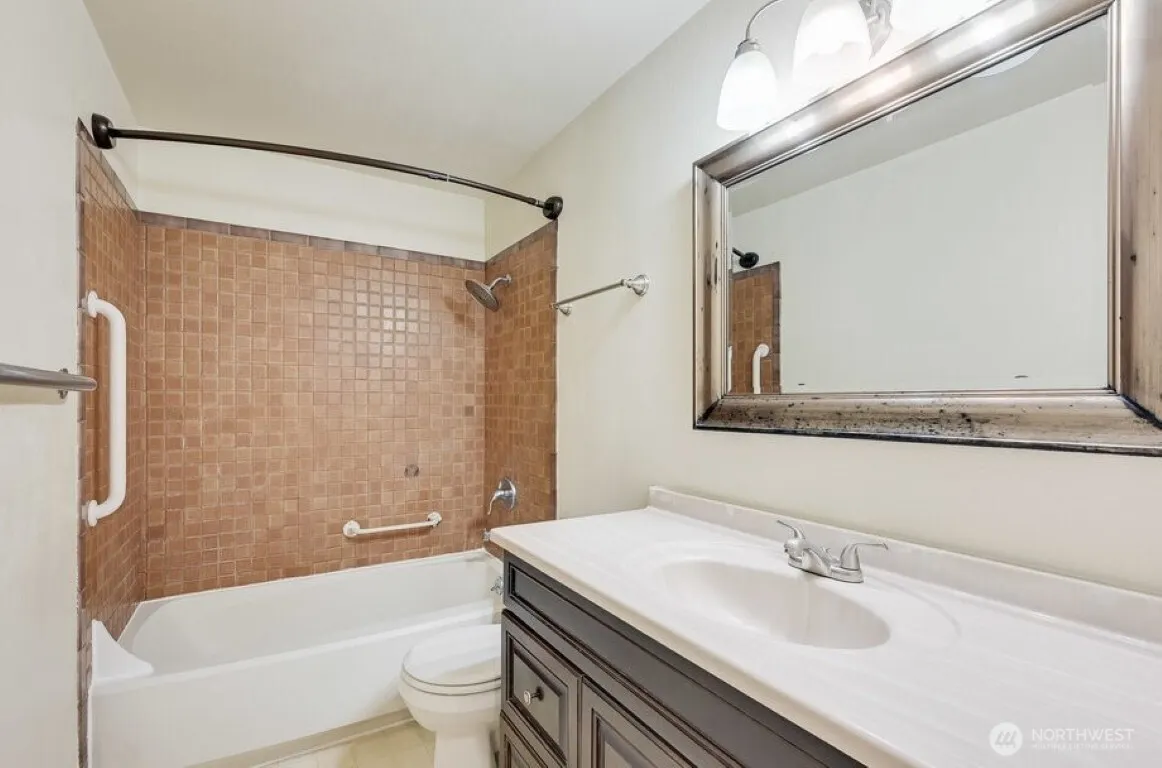 220 SW Clark Street #B101, Issaquah, WA 98027