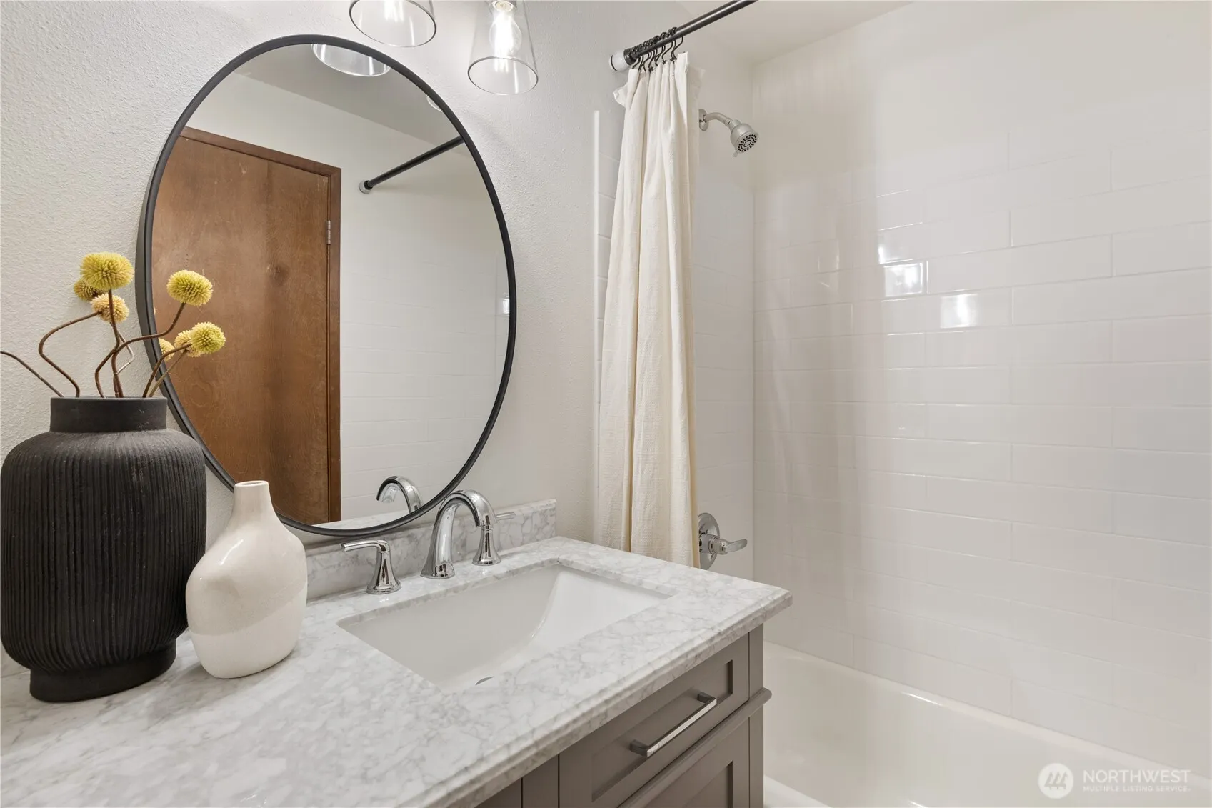 7021 Sand Point Way #B204, Seattle, WA 98115