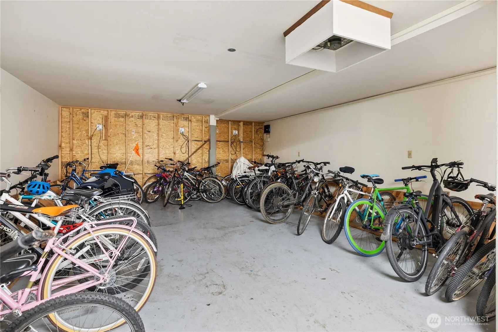 7021 Sand Point Way #B204, Seattle, WA 98115