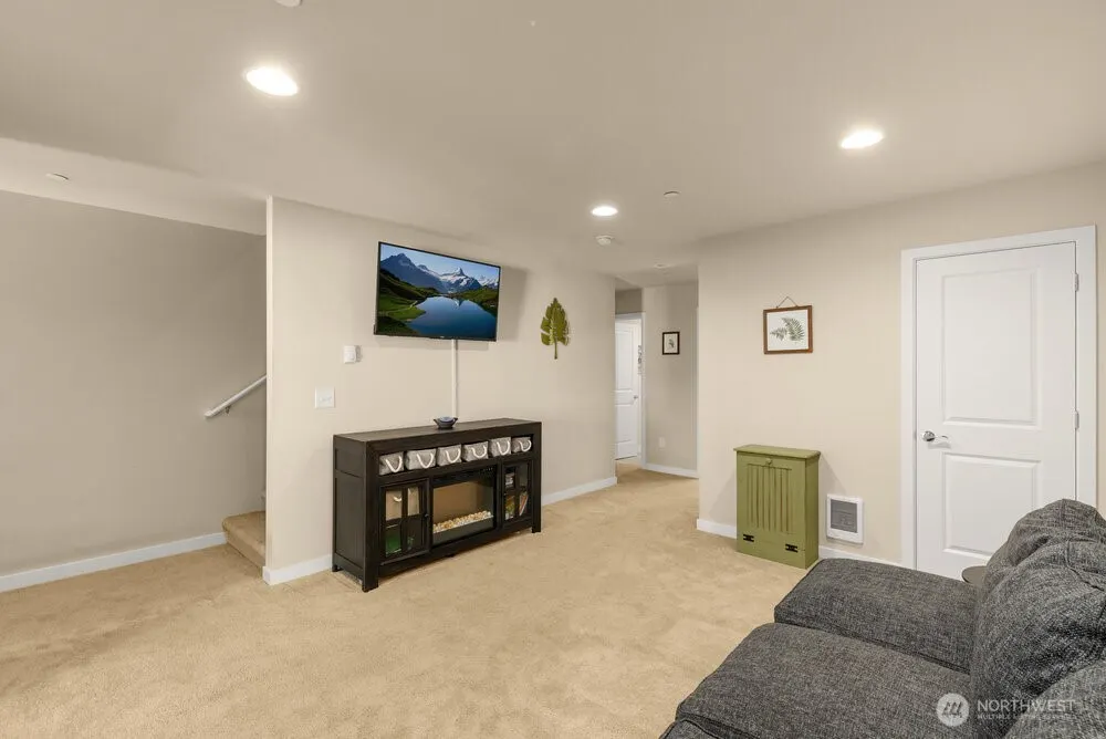 14715 Admiralty Way #A4, Lynnwood, WA 98087