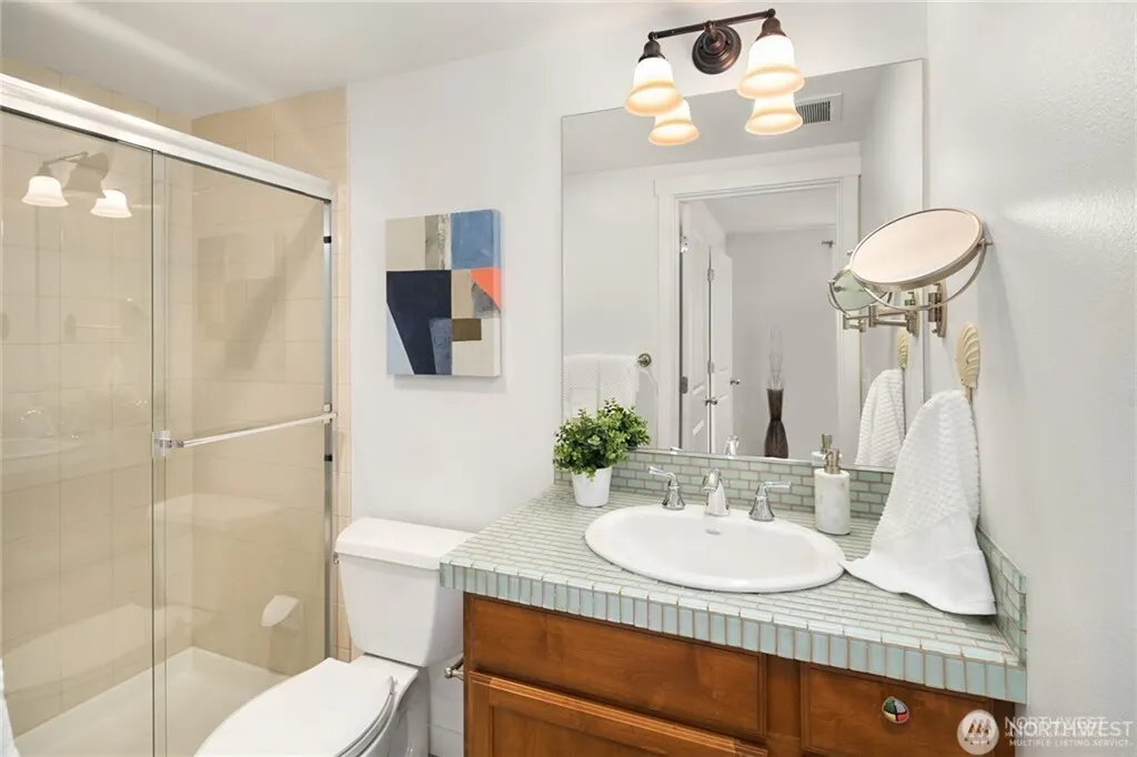 213 18th Avenue E #A, Seattle, WA 98122